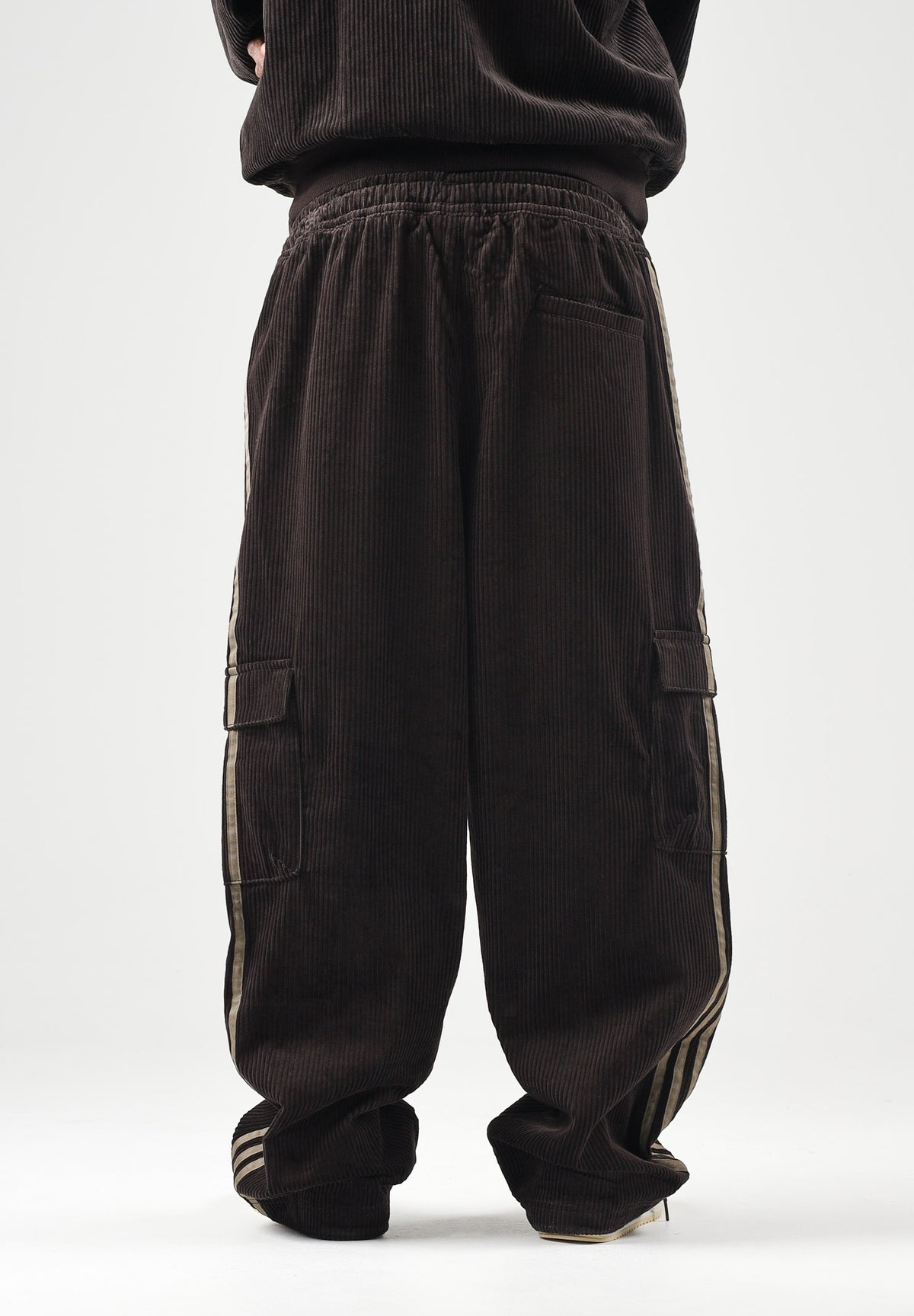 ADIDAS ORIGINALS Pantaloni cargo marrone/coffe per uomo e donna KR1405 . ADIDAS ORIGINALS