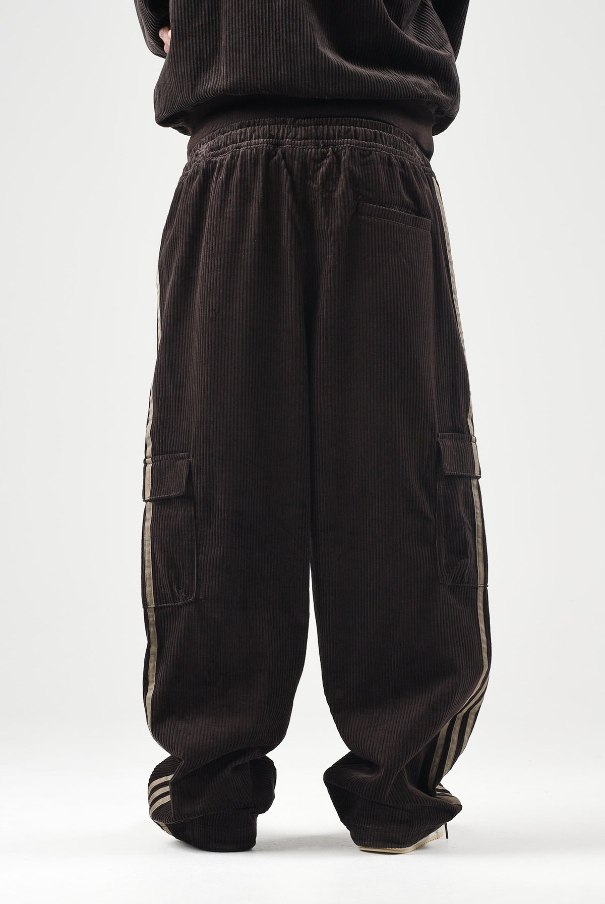 ADIDAS ORIGINALS Pantaloni cargo marrone/coffe per uomo e donna KR1405 . ADIDAS ORIGINALS