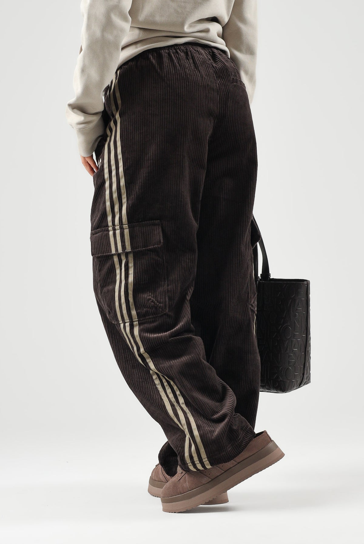 ADIDAS ORIGINALS Pantaloni cargo marrone/coffe per uomo e donna KR1405 . ADIDAS ORIGINALS