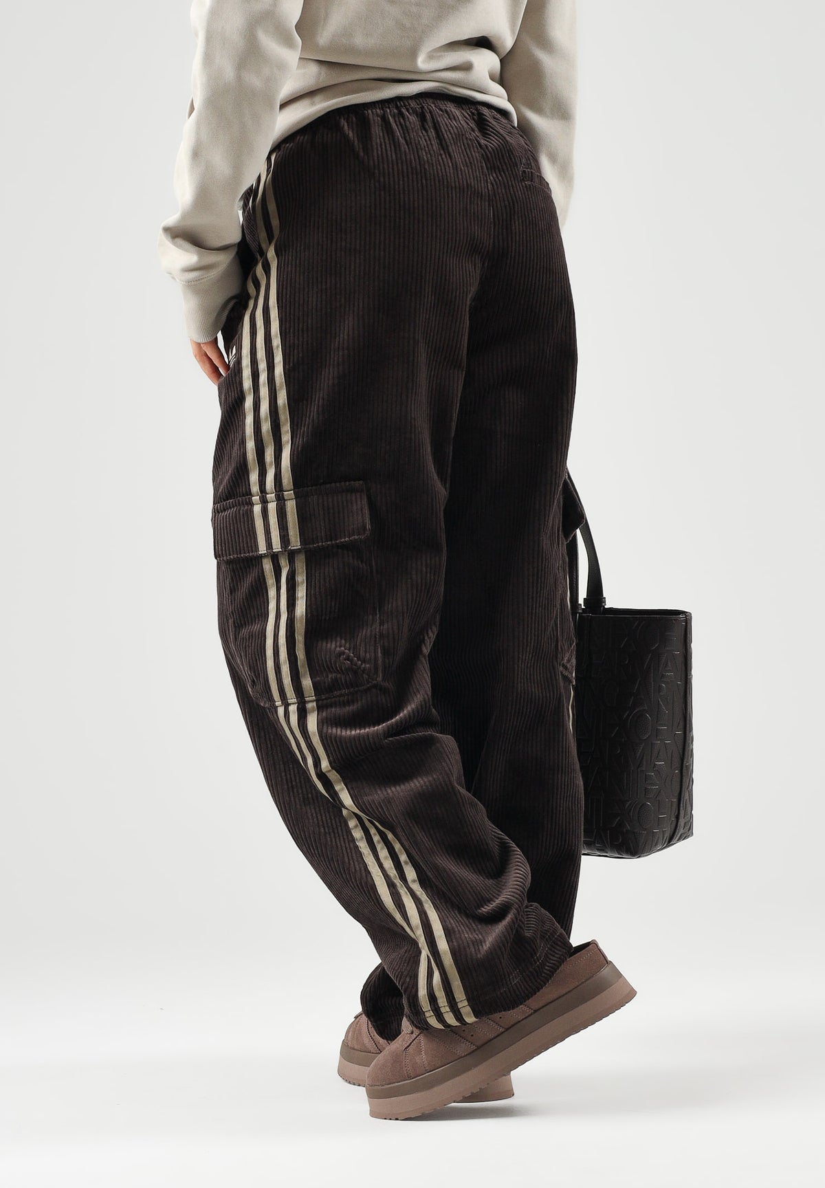 ADIDAS ORIGINALS Jeans cargo marrone/coffe per uomo e donna KR1405 . ADIDAS ORIGINALS