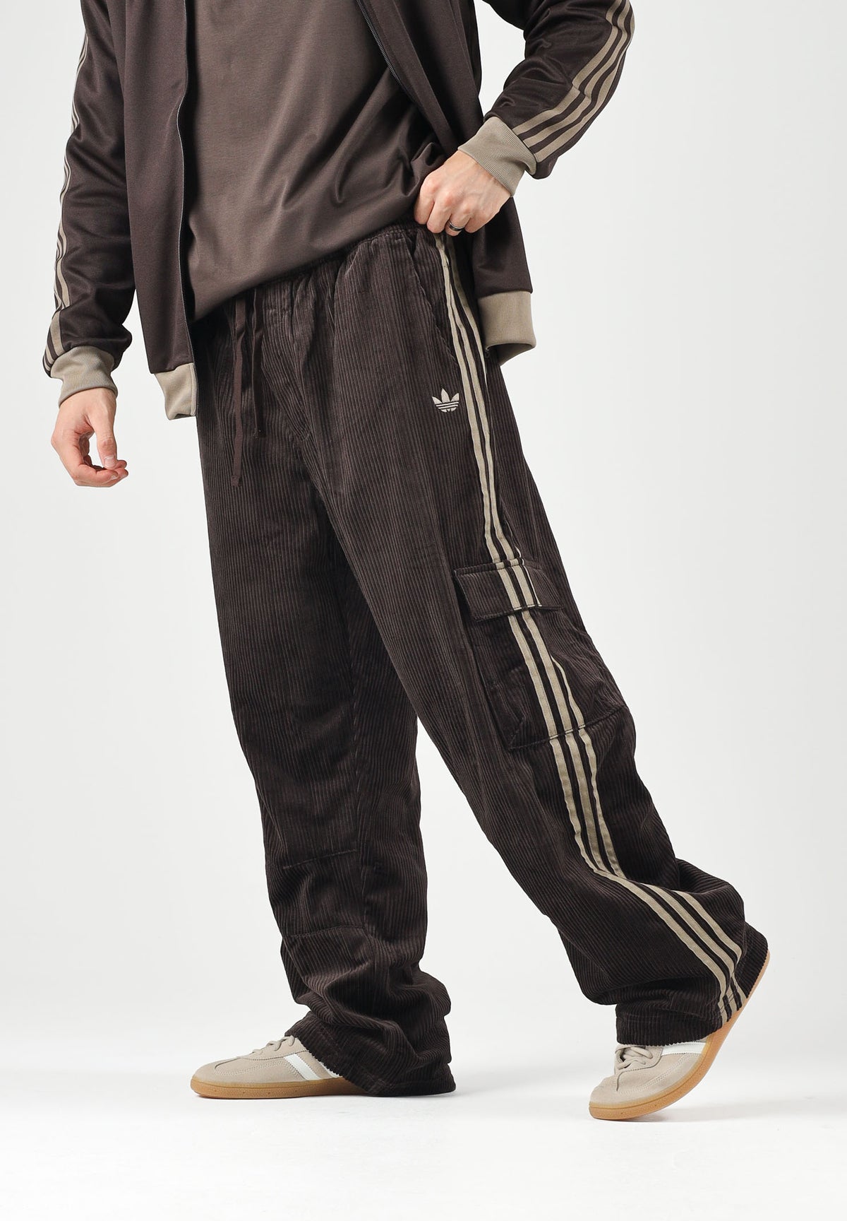 ADIDAS ORIGINALS Jeans cargo marrone/coffe per uomo e donna KR1405 . ADIDAS ORIGINALS