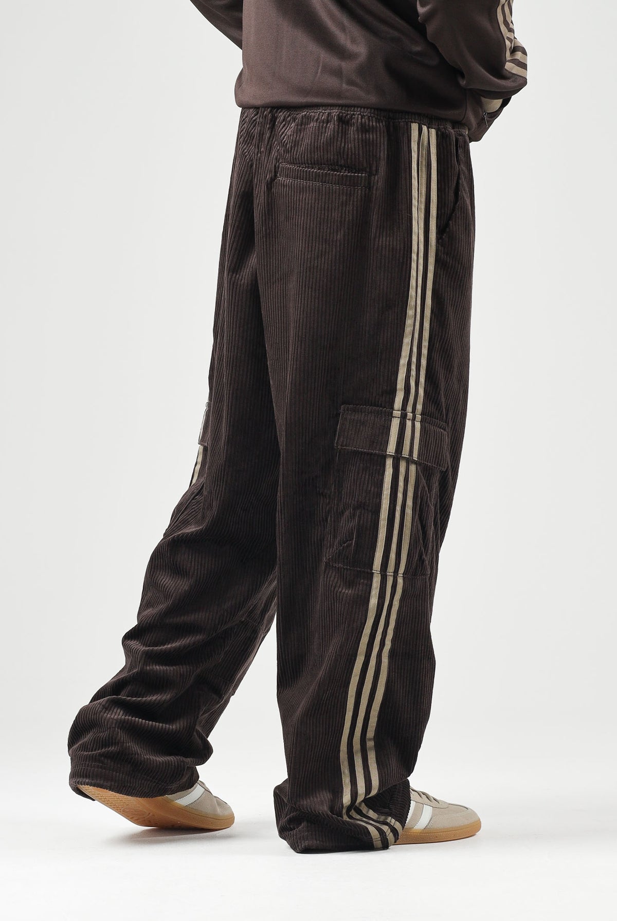 ADIDAS ORIGINALS Pantaloni cargo marrone/coffe per uomo e donna KR1405 . ADIDAS ORIGINALS