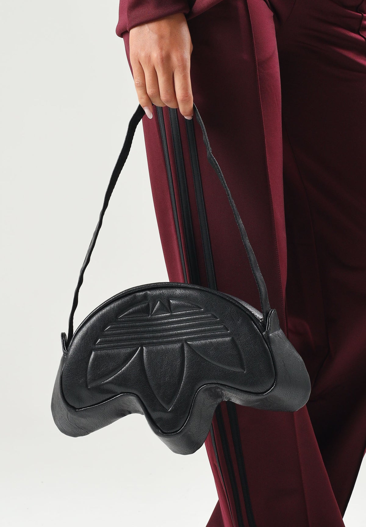 ADIDAS ORIGINALS Borsa TREFOIL Bag Metallic PU Black, nero, da donna. KR1602 . ADIDAS ORIGINALS