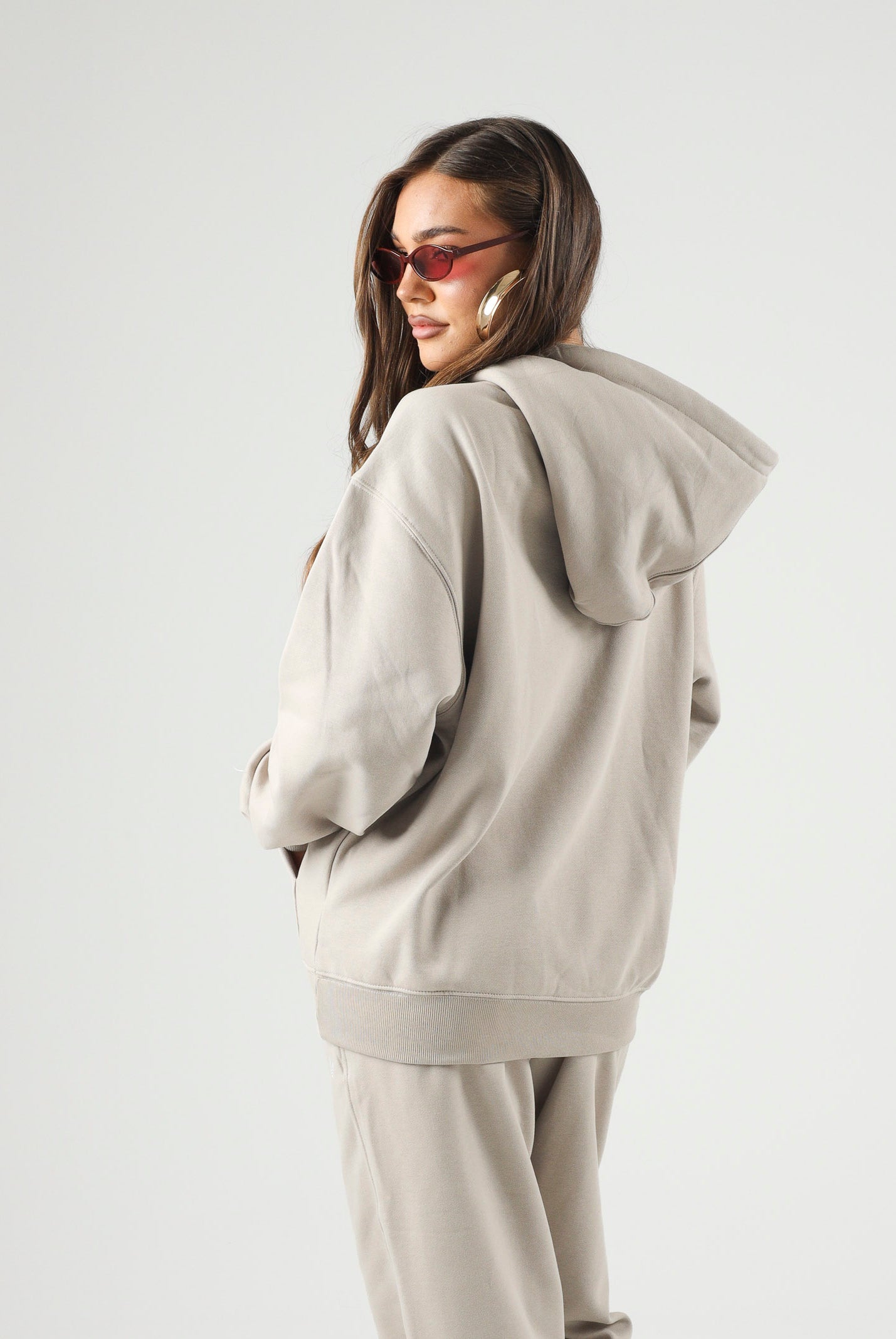 ADIDAS ORIGINALS Felpa con cappuccio ESSENTIALS OVERSIZE colore Khaki Three beige donna. KR3591 . ADIDAS ORIGINALS