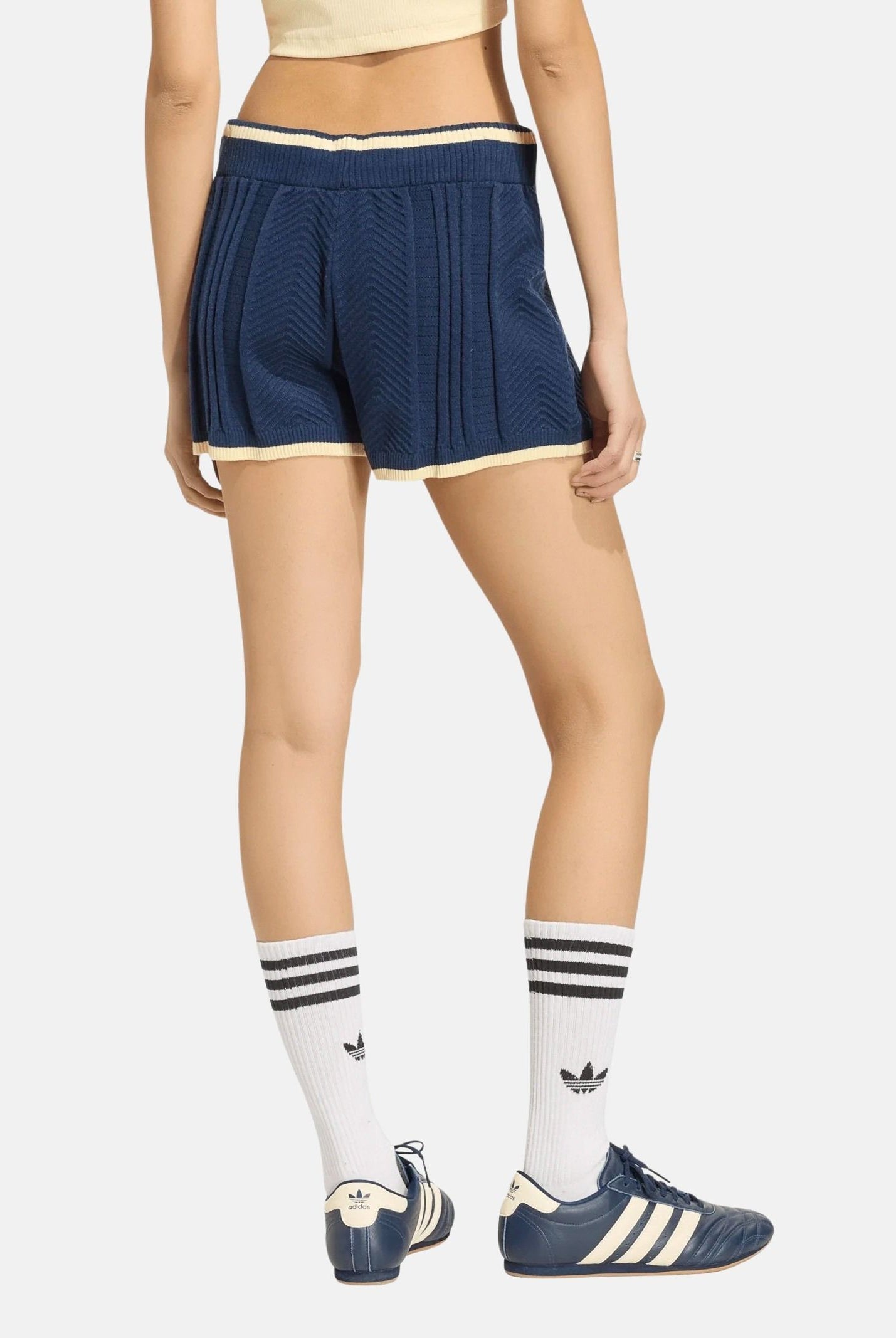 ADIDAS ORIGINALS Shorts CABLE KNIT NIGHT indigo blu notte da donna con lavorazione a trecce<BR/> KR7050 . ADIDAS ORIGINALS