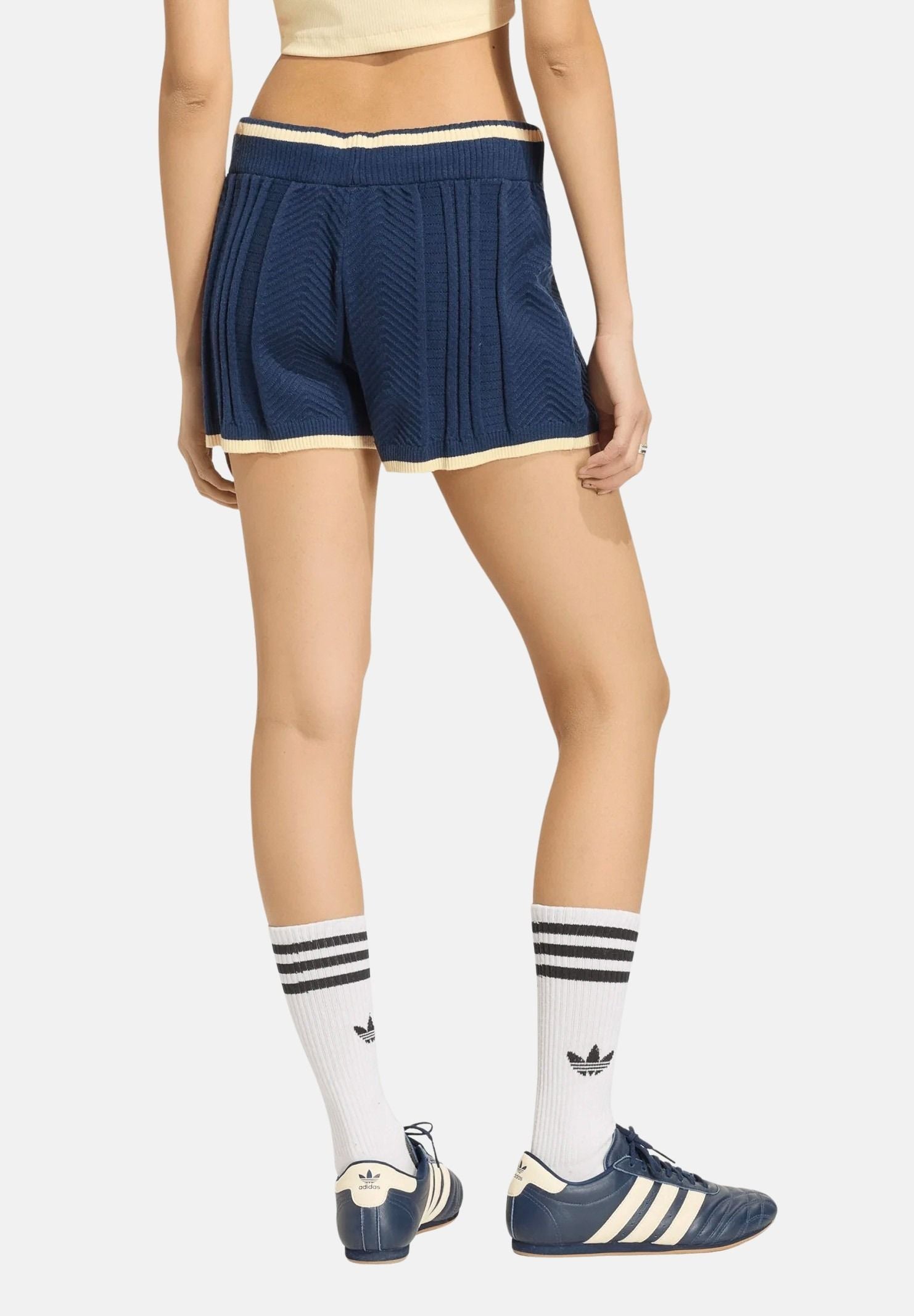 ADIDAS ORIGINALS Shorts CABLE KNIT NIGHT indigo blu notte da donna con lavorazione a trecce<BR/> KR7050 . ADIDAS ORIGINALS