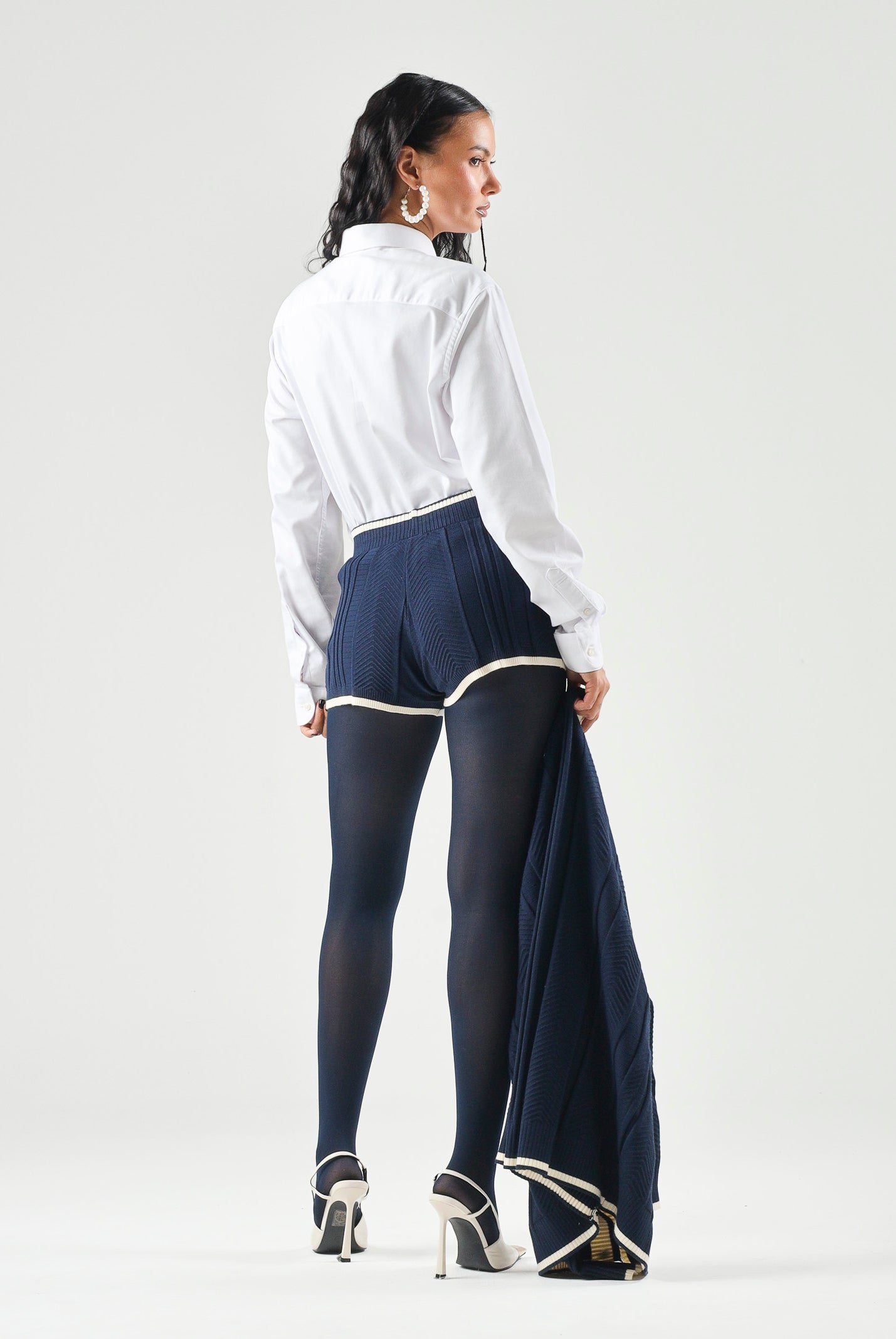 ADIDAS ORIGINALS Shorts CABLE KNIT NIGHT indigo blu notte da donna con lavorazione a trecce<BR/> KR7050 . ADIDAS ORIGINALS