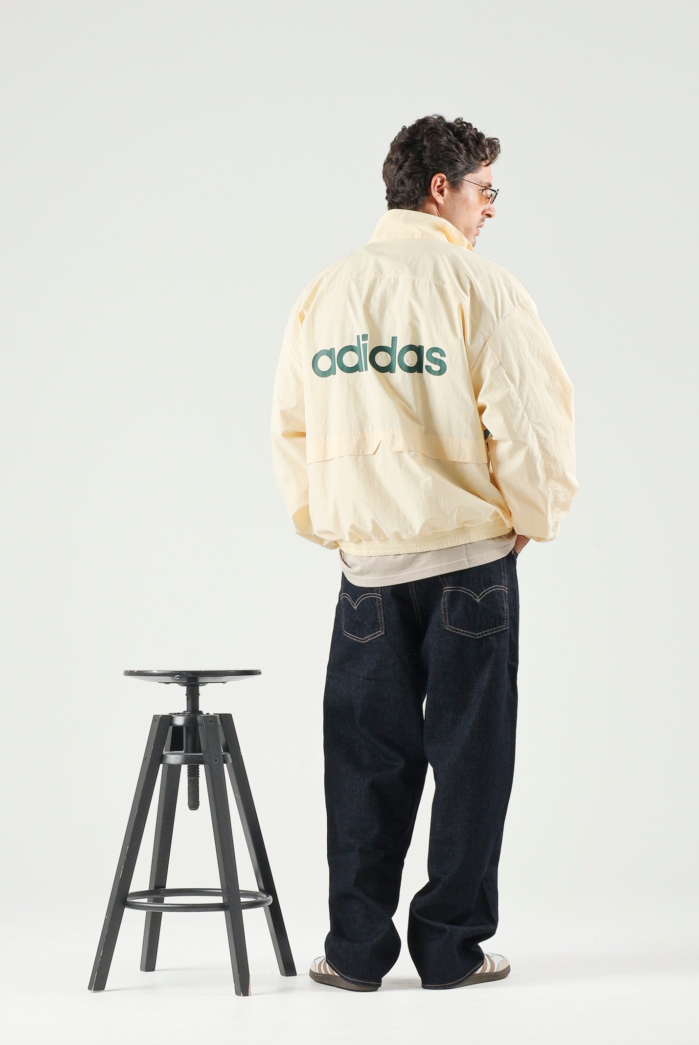 ADIDAS ORIGINALS Giacca a vento Munich 93 Tracktop warvan beige, colore basico beige, uomo. KR7280 . ADIDAS ORIGINALS