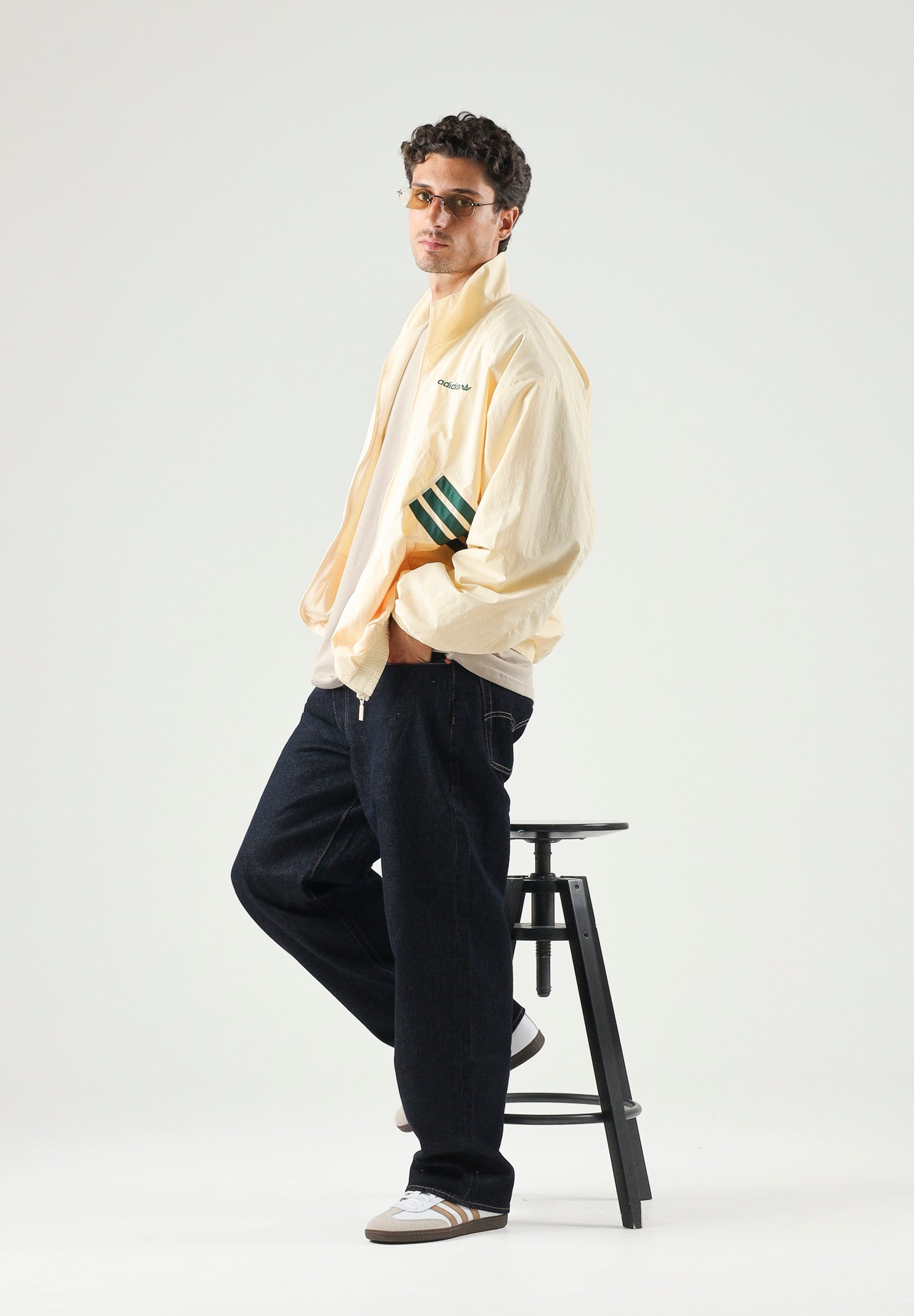 ADIDAS ORIGINALS Giacca a vento Munich 93 Tracktop warvan beige, colore basico beige, uomo. KR7280 . ADIDAS ORIGINALS