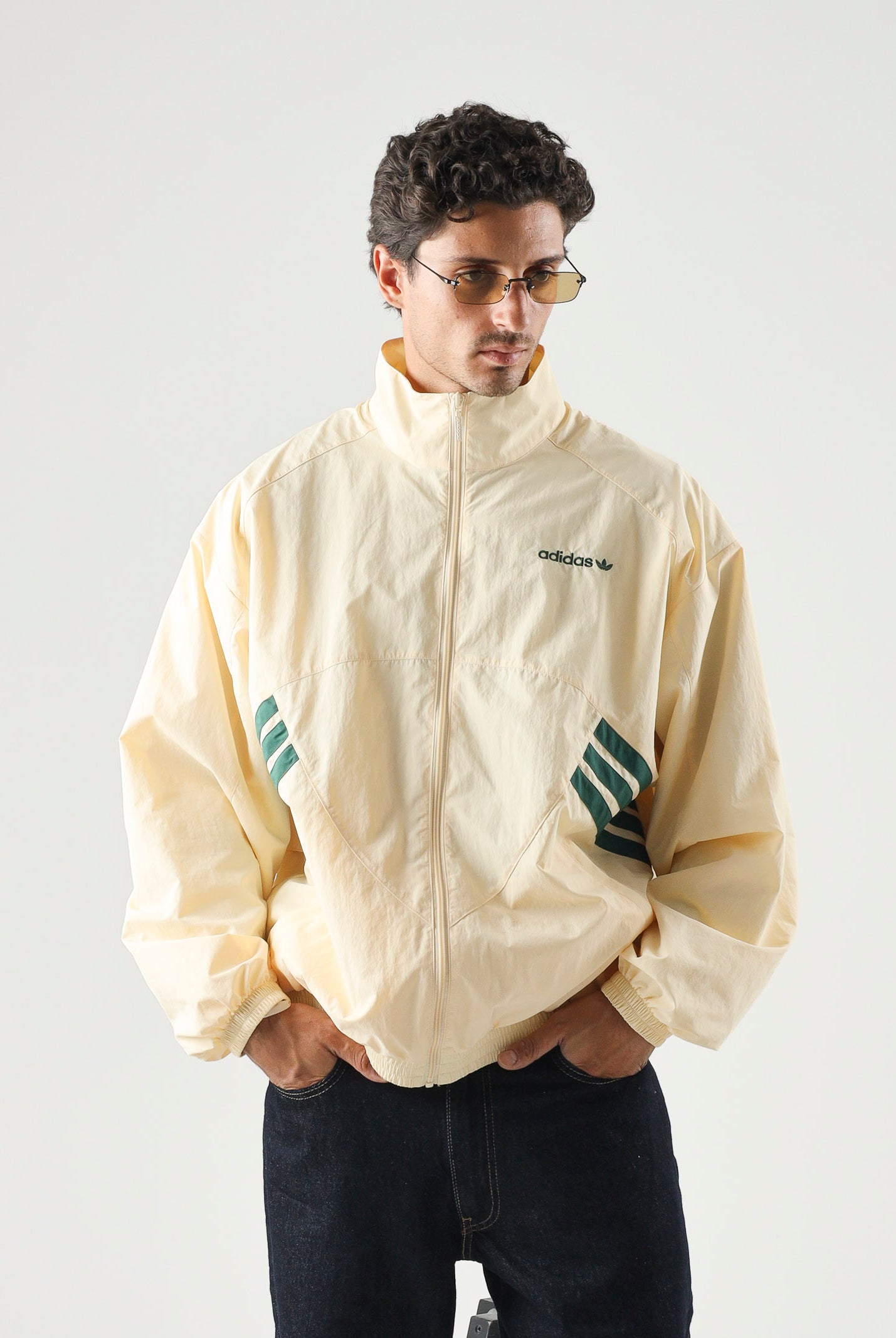 ADIDAS ORIGINALS Giacca a vento Munich 93 Tracktop warvan beige, colore basico beige, uomo. KR7280 . ADIDAS ORIGINALS