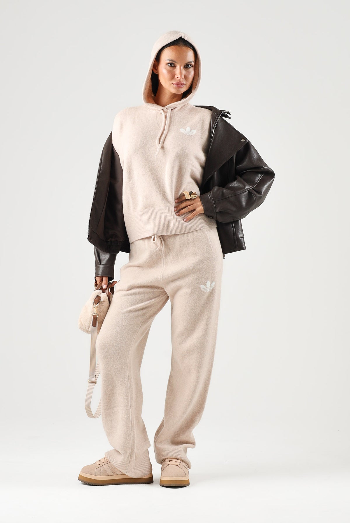 ADIDAS ORIGINALS Pantaloni WIDE LEG beige per donna con morbido tessuto e coulisse regolabile in vita. KR9180 . ADIDAS ORIGINALS