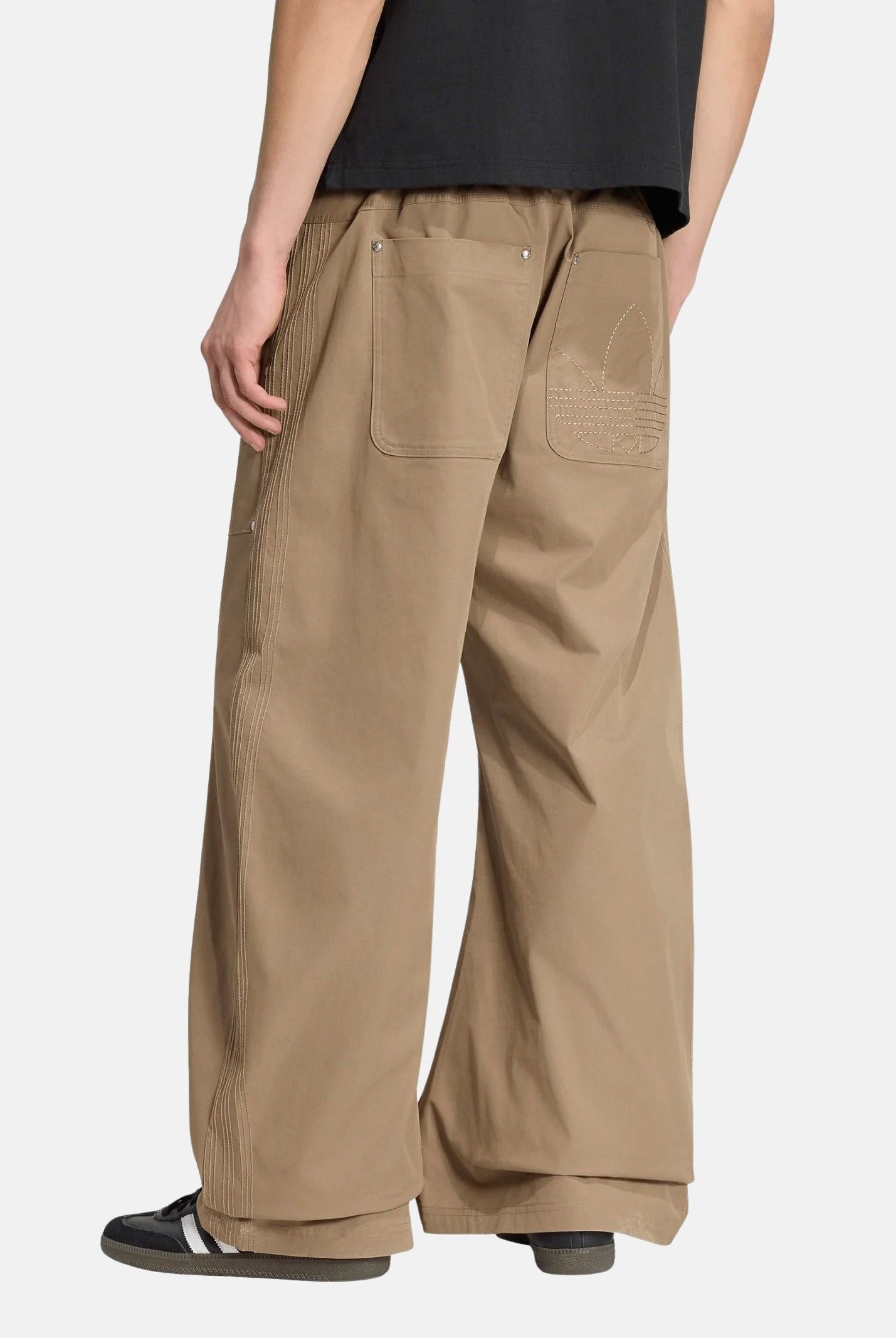 ADIDAS ORIGINALS Pantaloni PREMIUM ESSENTIALS WIDE PANTS beige per uomo e donna KR9655 . ADIDAS ORIGINALS