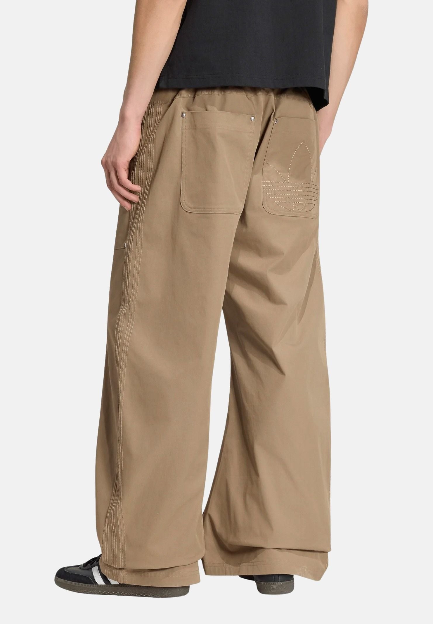 ADIDAS ORIGINALS Pantaloni PREMIUM ESSENTIALS WIDE PANTS beige per uomo e donna KR9655 . ADIDAS ORIGINALS