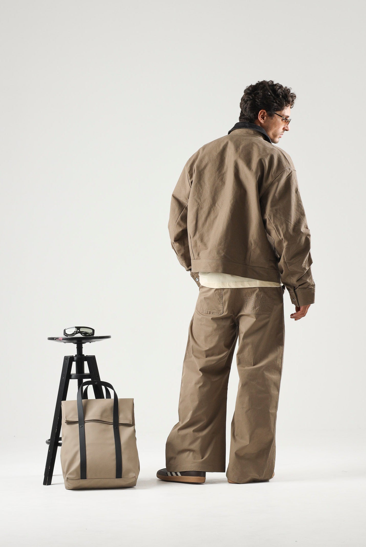 ADIDAS ORIGINALS Pantaloni PREMIUM ESSENTIALS WIDE PANTS beige per uomo e donna KR9655 . ADIDAS ORIGINALS