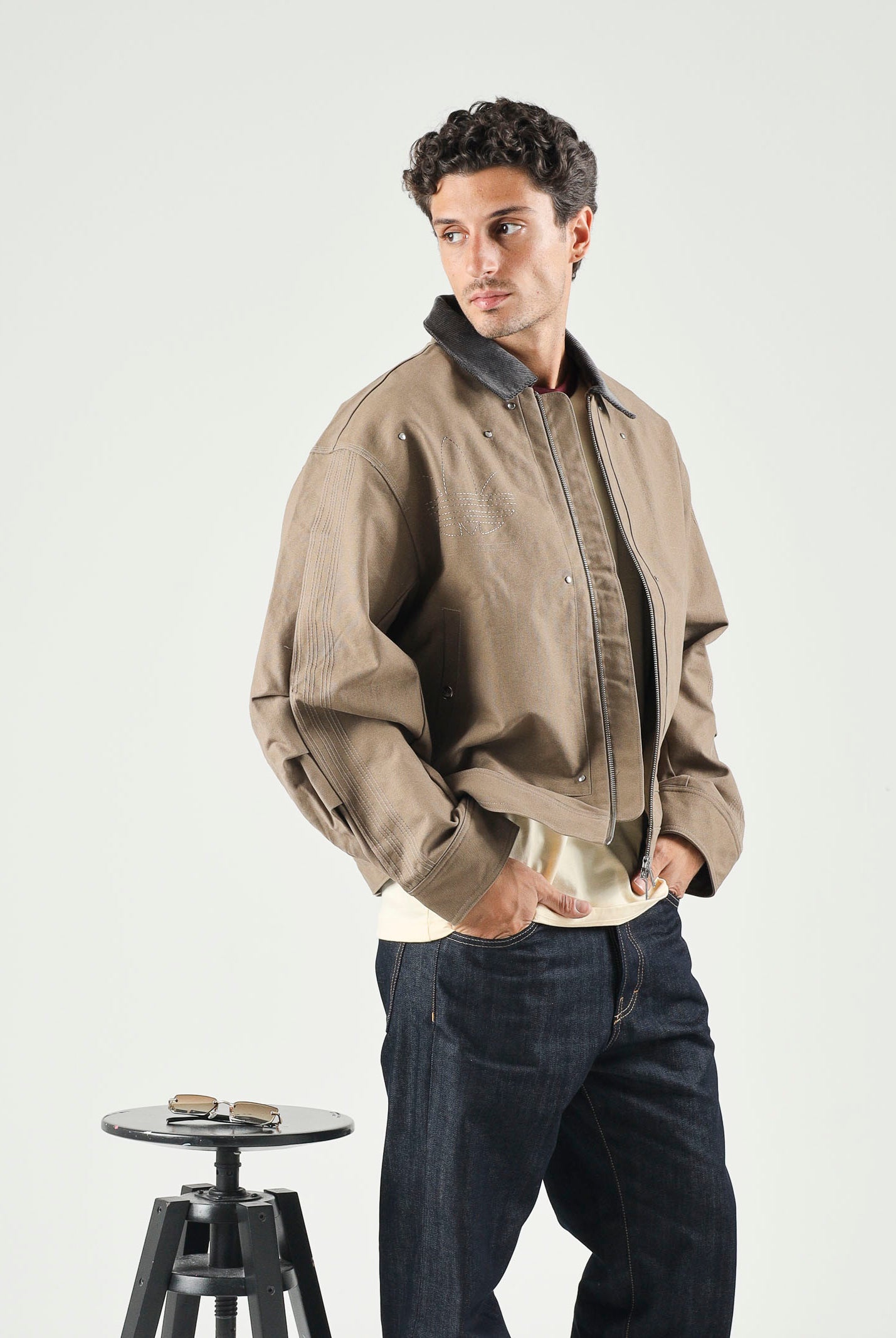 ADIDAS ORIGINALS Bomber giubbotto di jeans PREMIUM ESSENTIALS beige per uomo e donna KR9657 . ADIDAS ORIGINALS