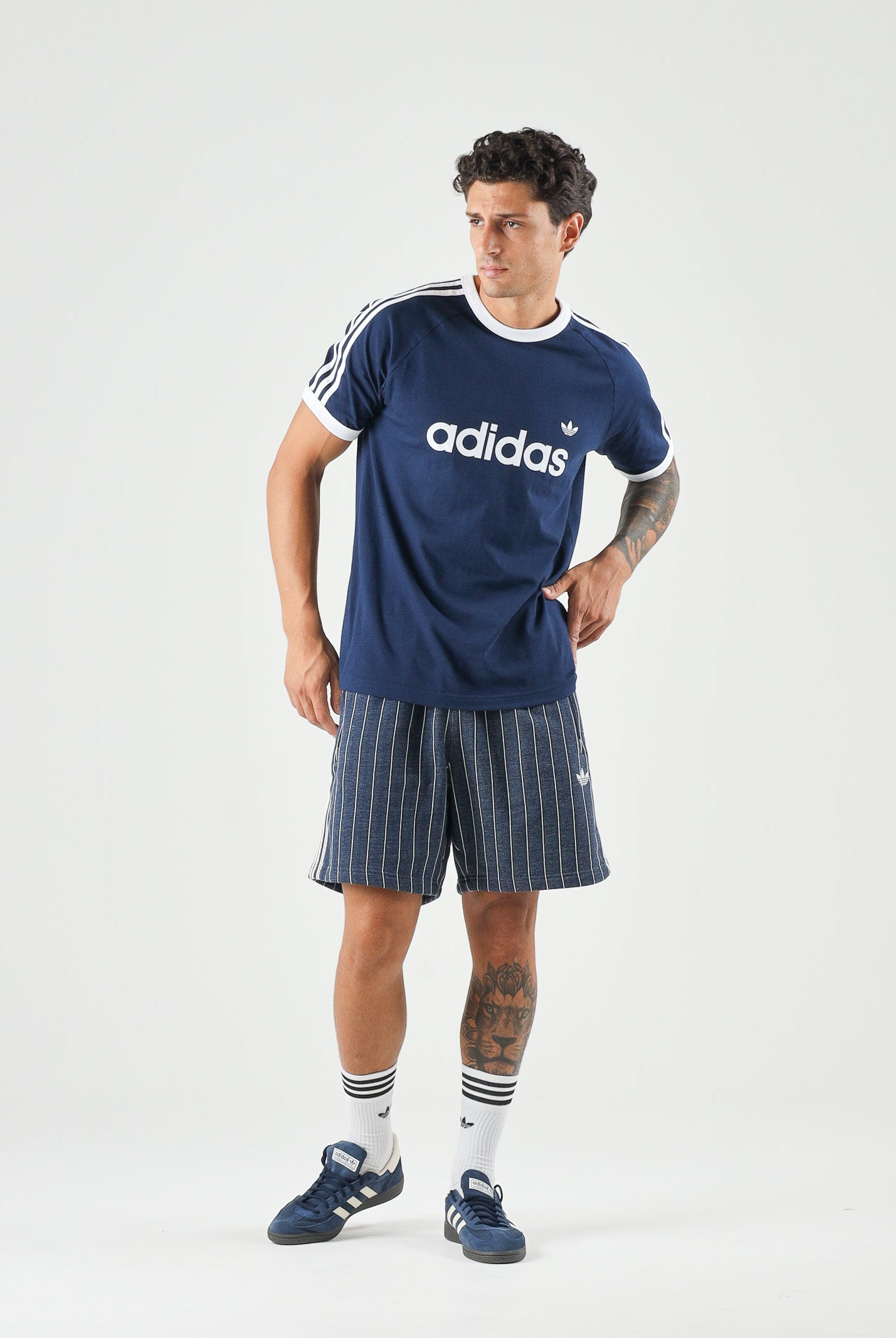 ADIDAS ORIGINALS Short PINSTRIPES blu da uomo e donna con motivo gessato<BR/> KR9706 . ADIDAS ORIGINALS