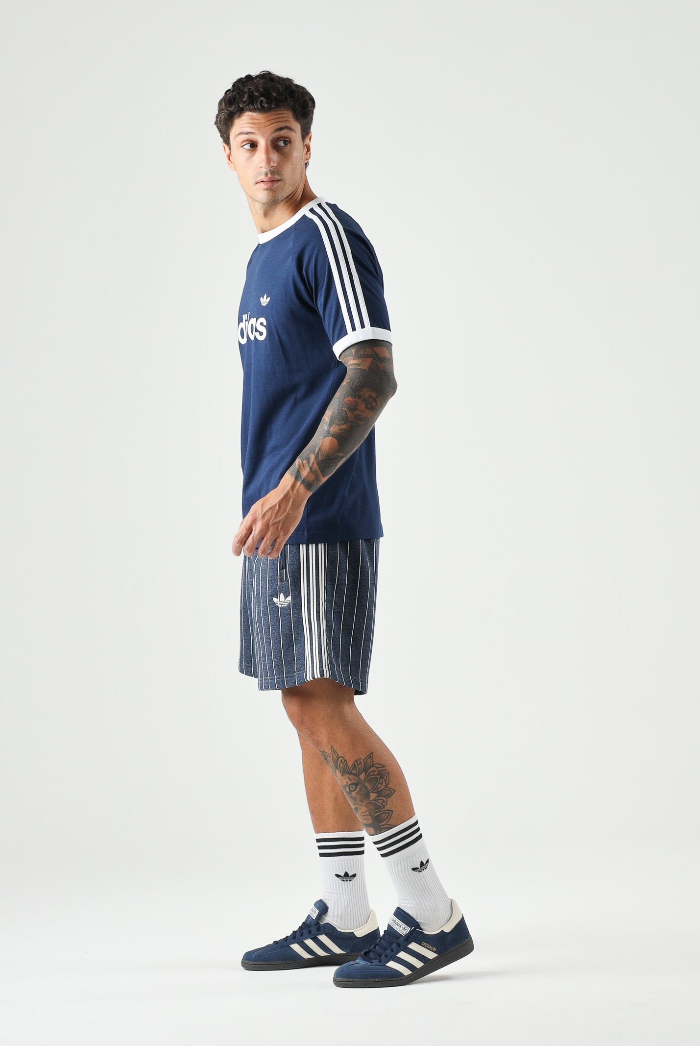 ADIDAS ORIGINALS Short PINSTRIPES blu da uomo e donna con motivo gessato<BR/> KR9706 . ADIDAS ORIGINALS