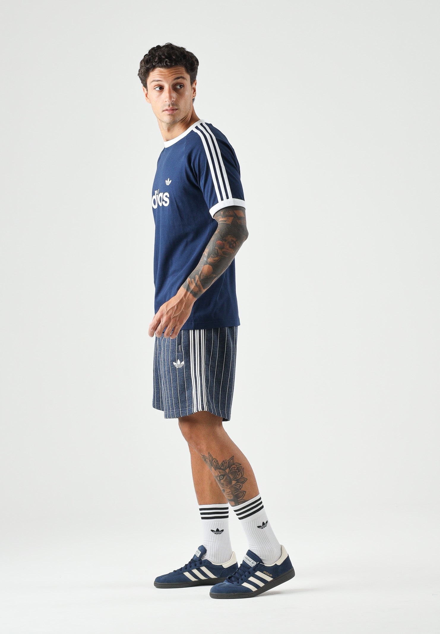 ADIDAS ORIGINALS Short PINSTRIPES blu da uomo e donna con motivo gessato<BR/> KR9706 . ADIDAS ORIGINALS