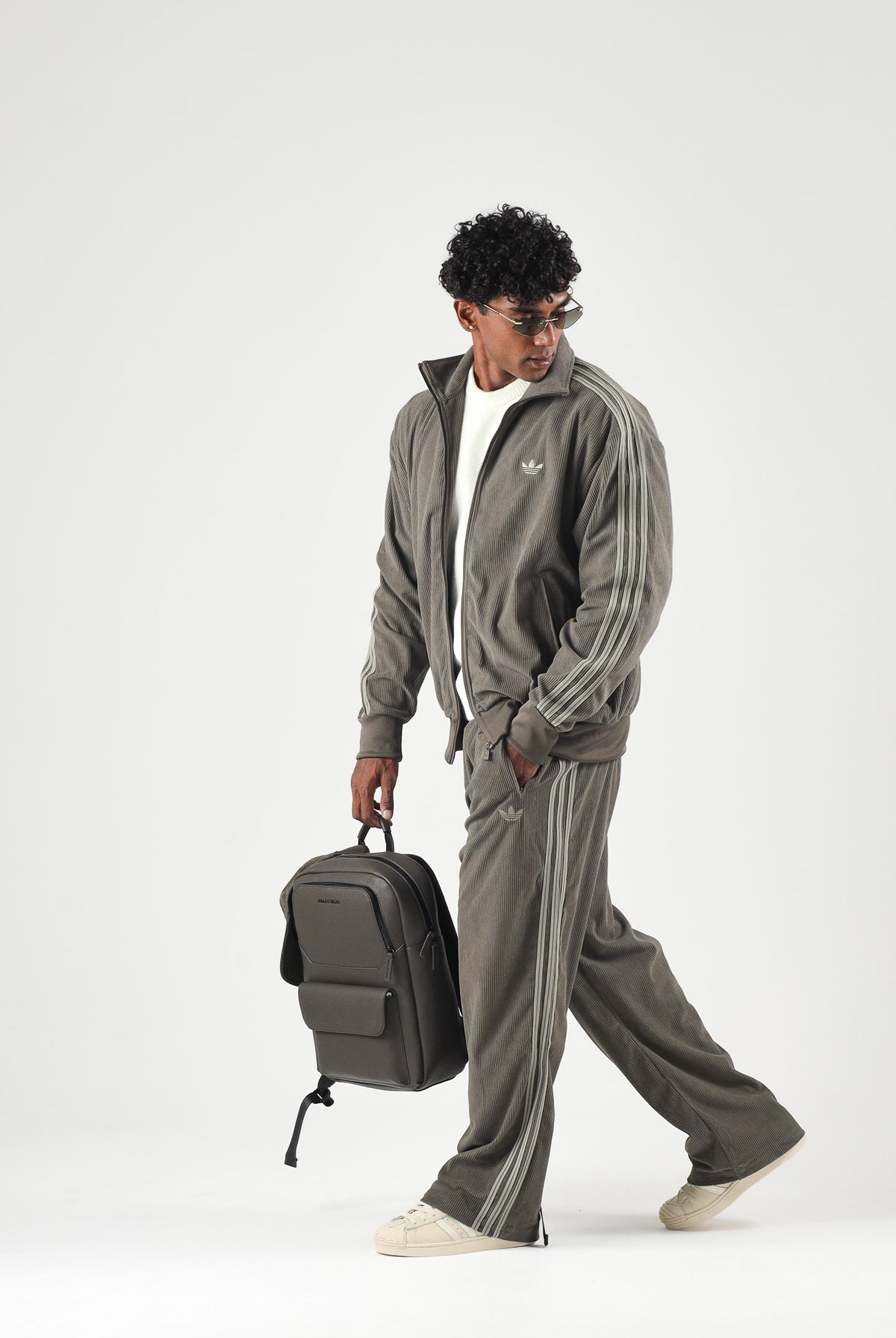 ADIDAS ORIGINALS Pantaloni FIREBIRD CORDUROY verde da uomo con lavorazione in velluto a coste KR9714 . ADIDAS ORIGINALS