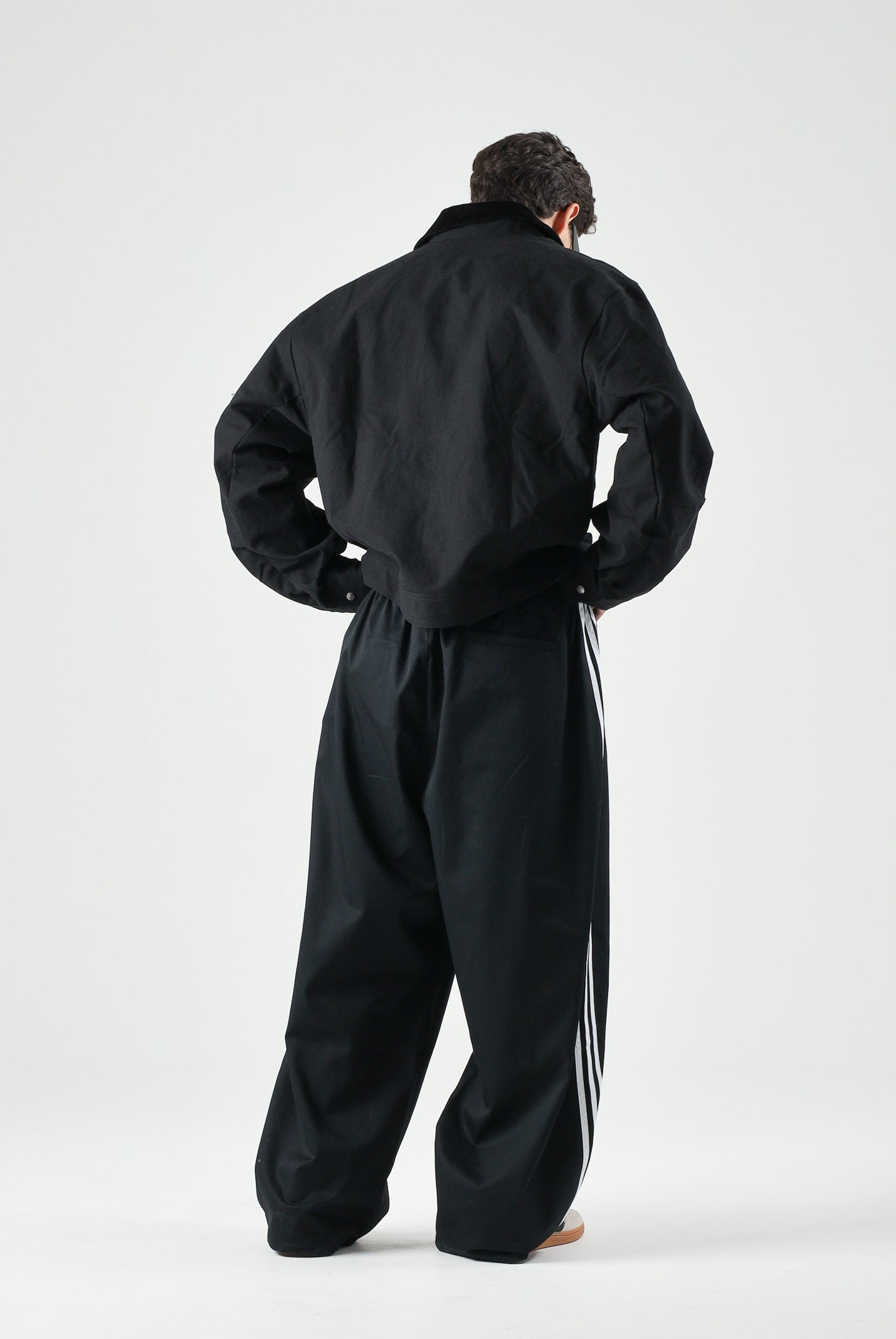 ADIDAS ORIGINALS Giubbotto PREMIUM ESSENTIALS bomber nero da uomo con logo trefoi ricamato KS1615 . ADIDAS ORIGINALS