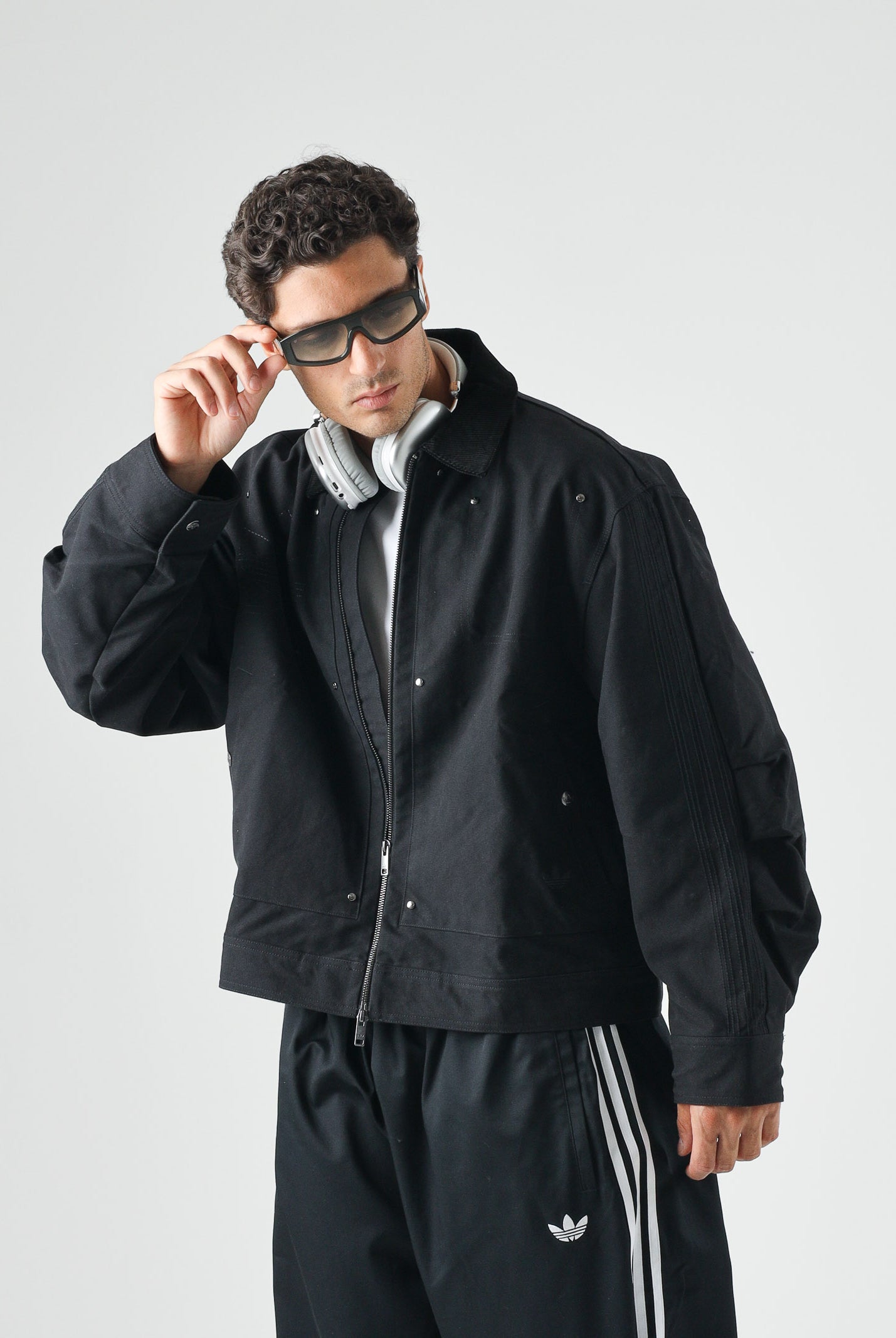 ADIDAS ORIGINALS Giubbotto PREMIUM ESSENTIALS bomber nero da uomo con logo trefoi ricamato KS1615 . ADIDAS ORIGINALS