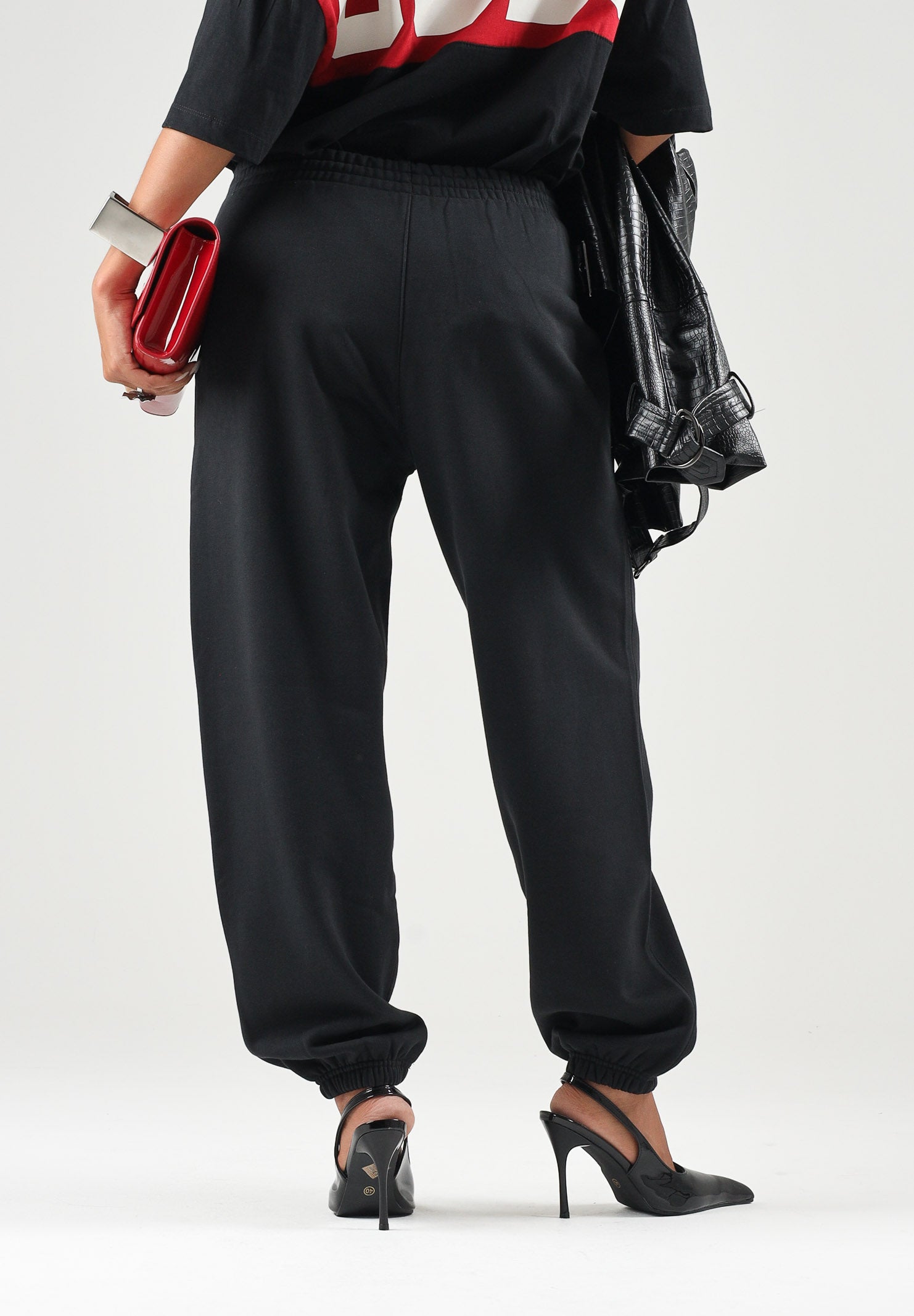 ADIDAS ORIGINALS Pantaloni ESSENTIALS JOGGER nero per donna con vita elasticizzata e polsini inferiori. KS2419 . ADIDAS ORIGINALS