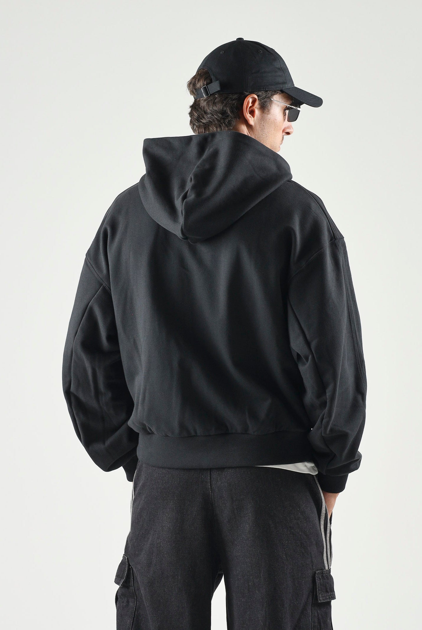 ADIDAS ORIGINALS Felpa PREMIUM ESSENTIALS nera da uomo con cappuccio KS4102 . ADIDAS ORIGINALS