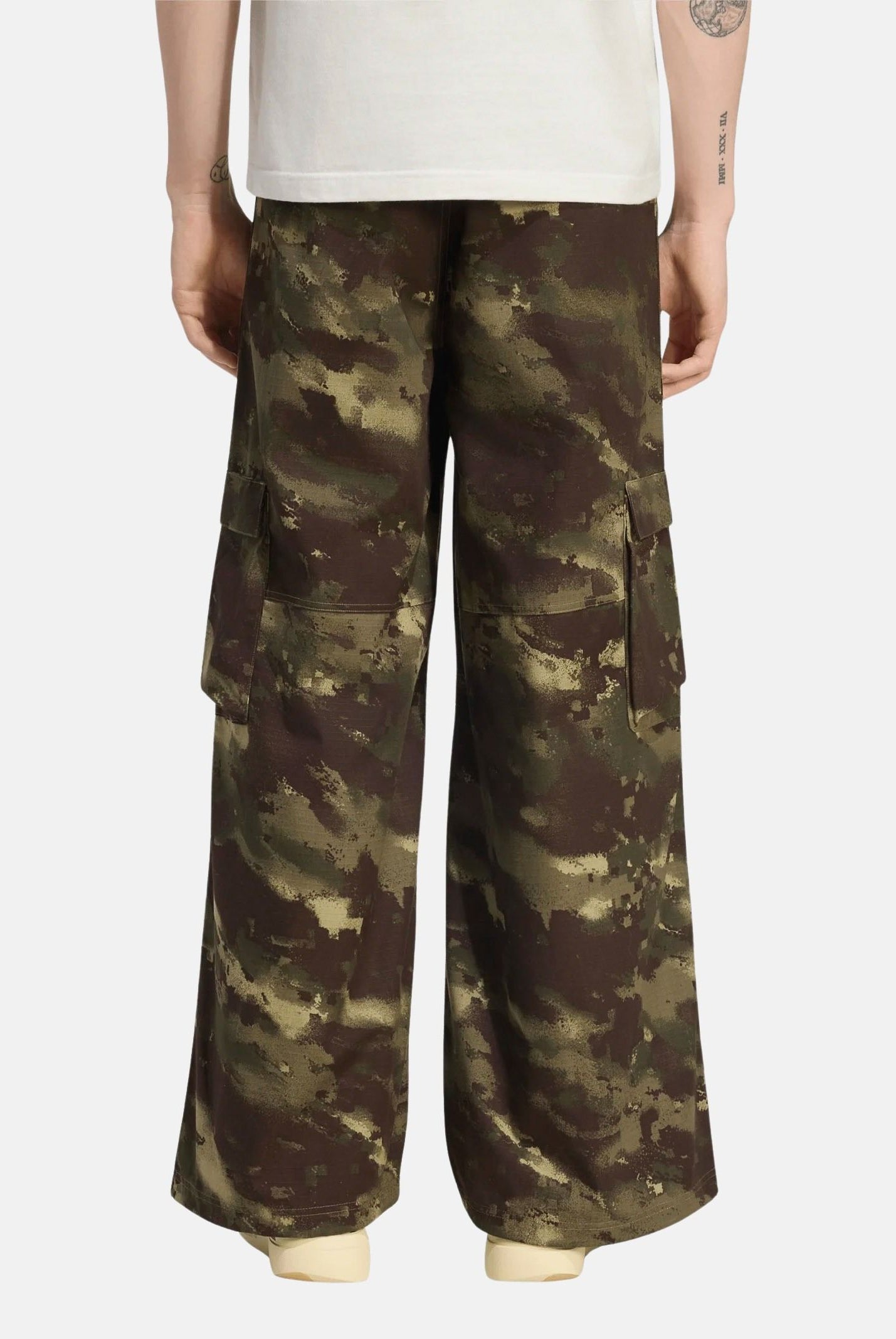 ADIDAS ORIGINALS Jeans i CAMO PANTS verde oliva per uomo e donna con fantasia camouflage. KS4230 . ADIDAS ORIGINALS