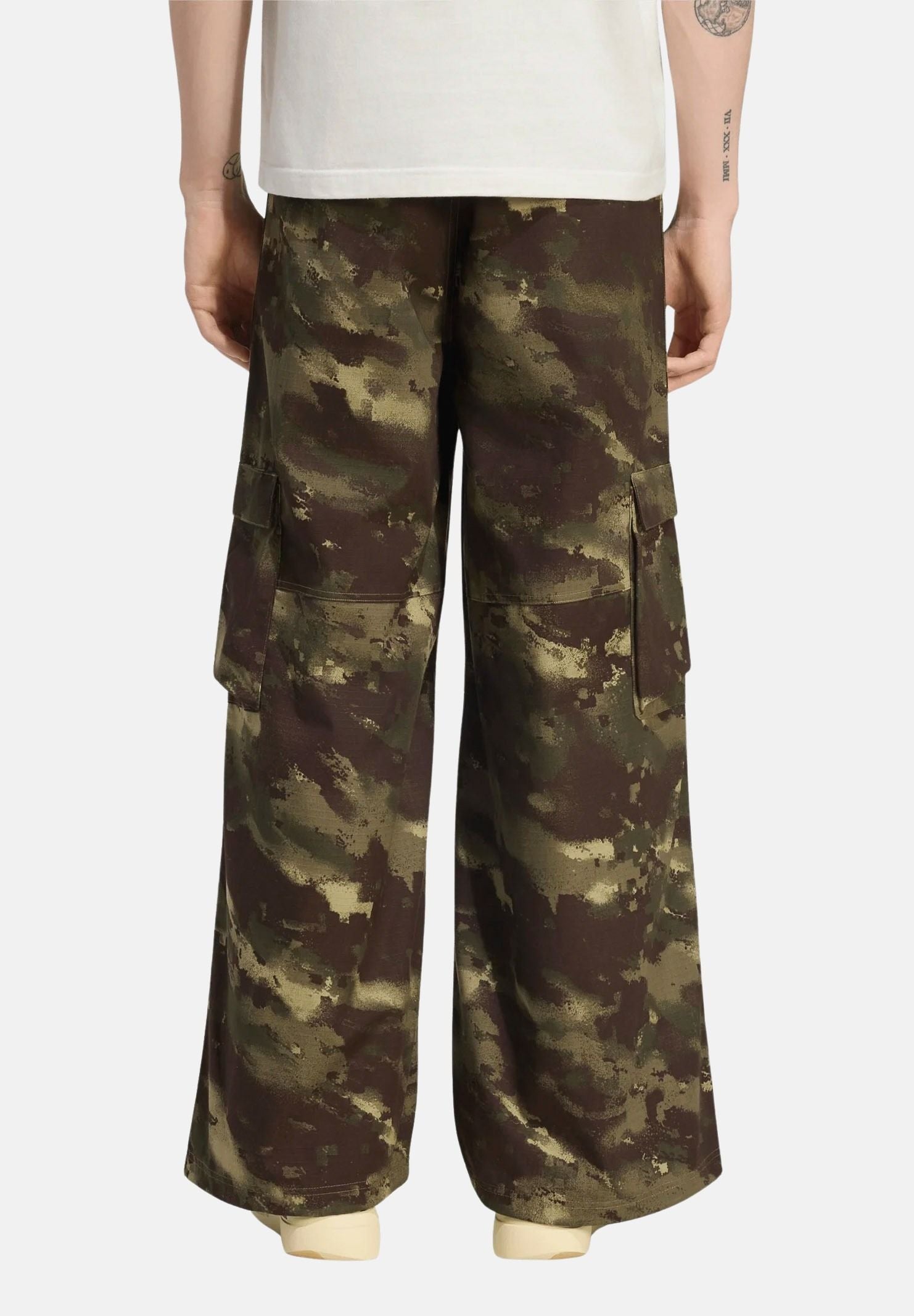 ADIDAS ORIGINALS Jeans i CAMO PANTS verde oliva per uomo e donna con fantasia camouflage. KS4230 . ADIDAS ORIGINALS