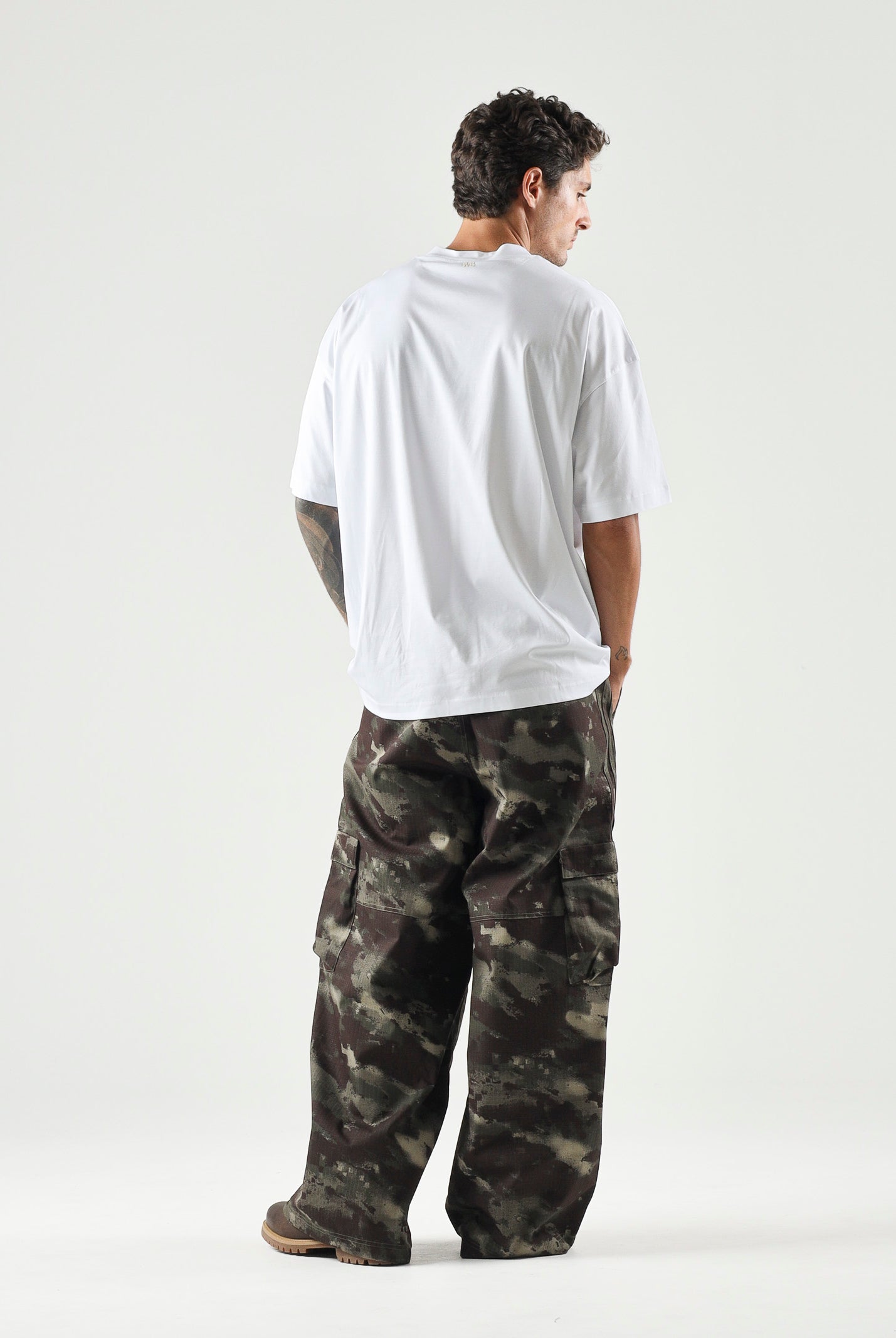 ADIDAS ORIGINALS Jeans i CAMO PANTS verde oliva per uomo e donna con fantasia camouflage. KS4230 . ADIDAS ORIGINALS