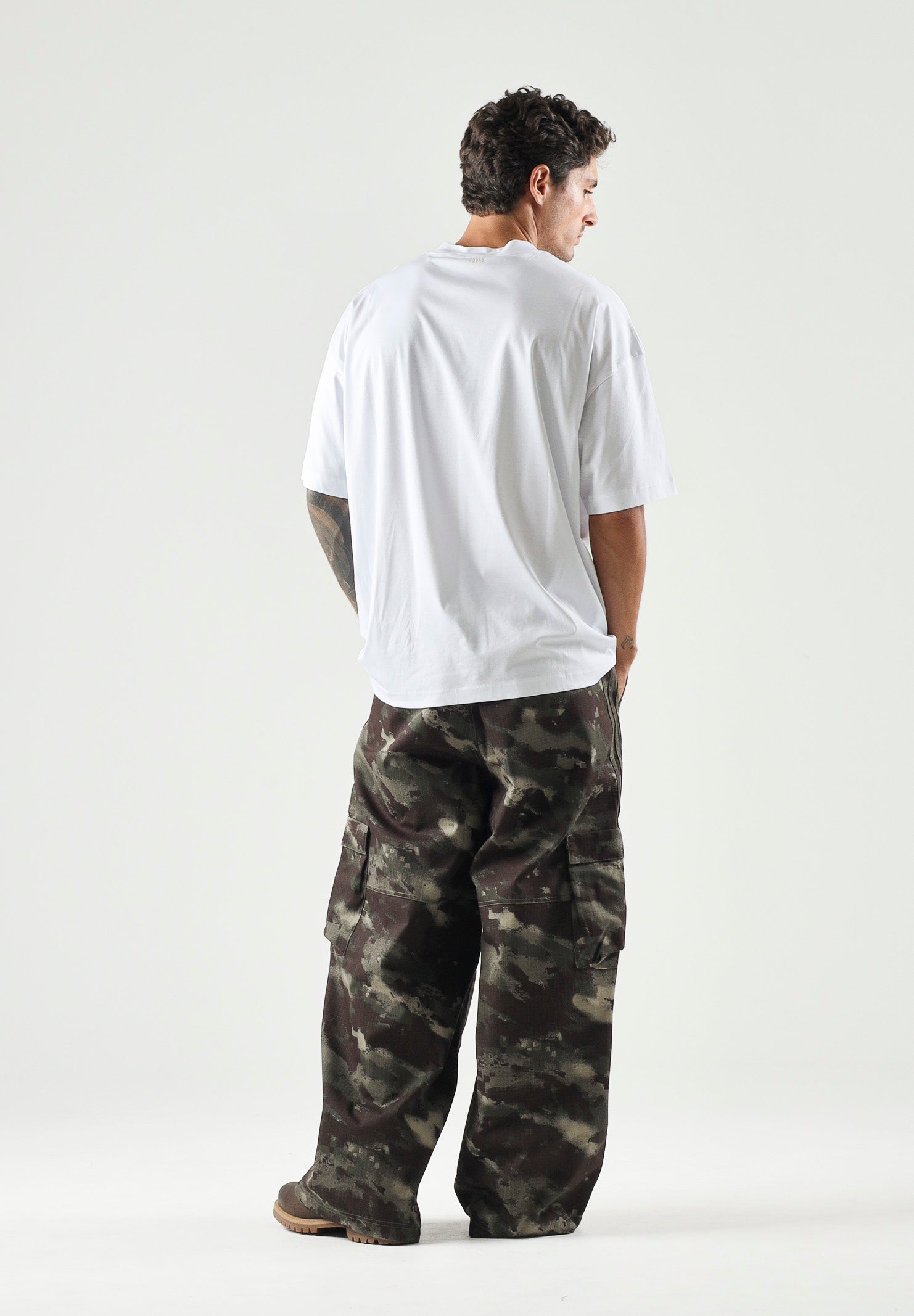 ADIDAS ORIGINALS Jeans i CAMO PANTS verde oliva per uomo e donna con fantasia camouflage. KS4230 . ADIDAS ORIGINALS