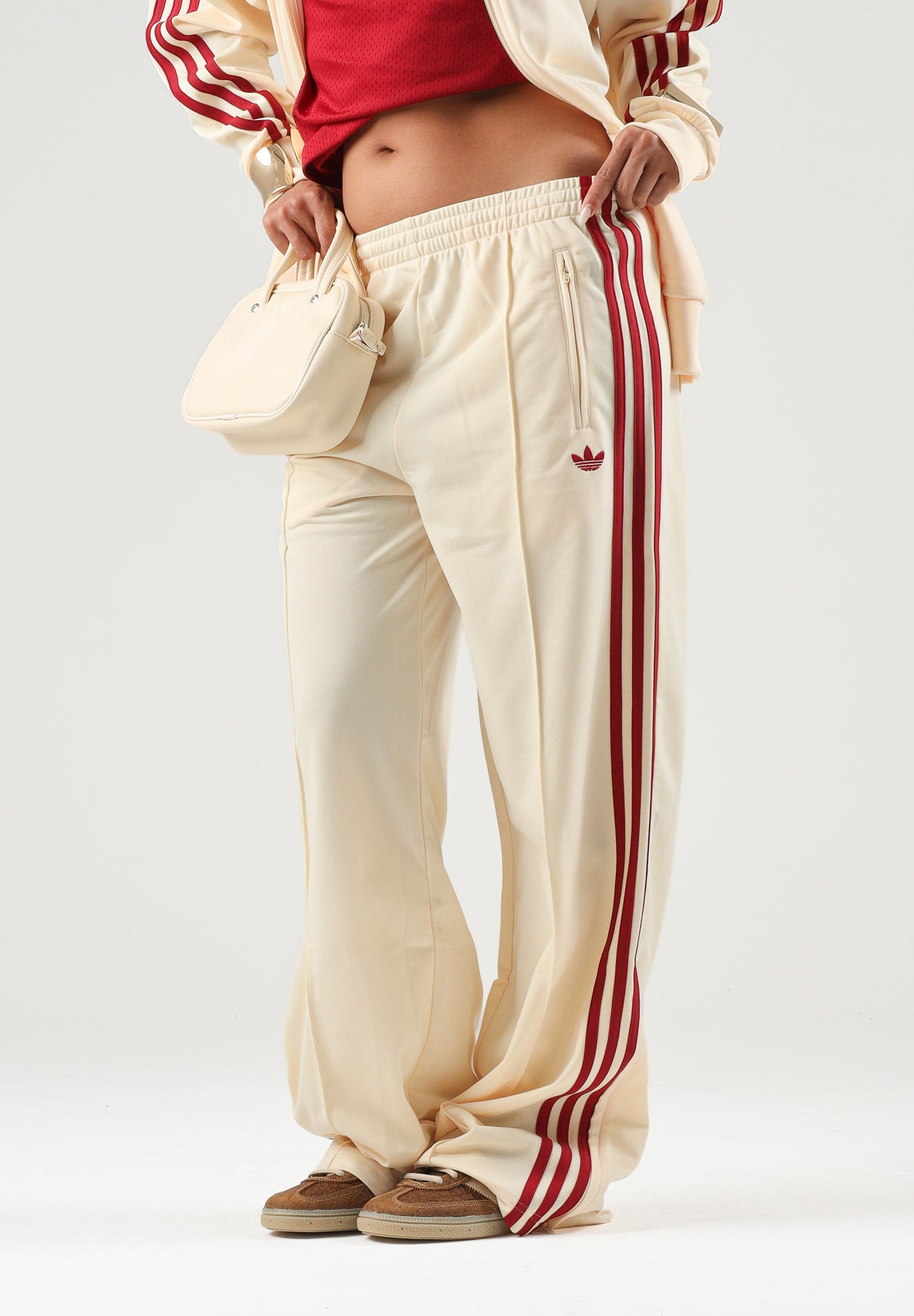 ADIDAS ORIGINALS Pantaloni FIREBIRD LOOSE TRACKSUIT panna per uomo e donna con tre strisce rosse a contrasto. KS4671 . ADIDAS ORIGINALS
