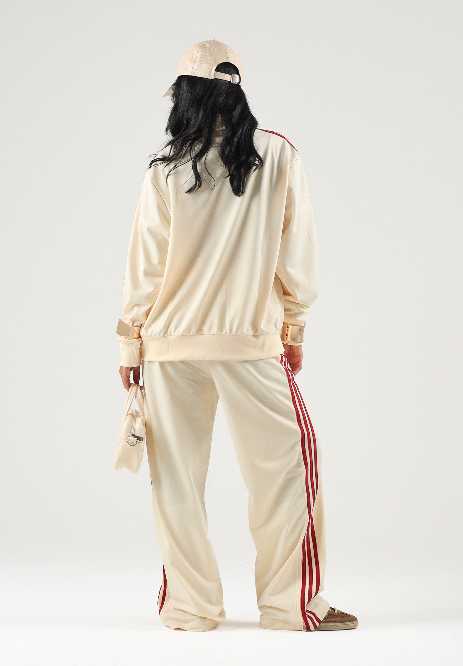 ADIDAS ORIGINALS Felpa con zip FIREBIRD TRACK TOP LOOSE Warm Vanilla per uomo e donna con iconiche 3-Stripes rosse KS4674 . ADIDAS ORIGINALS