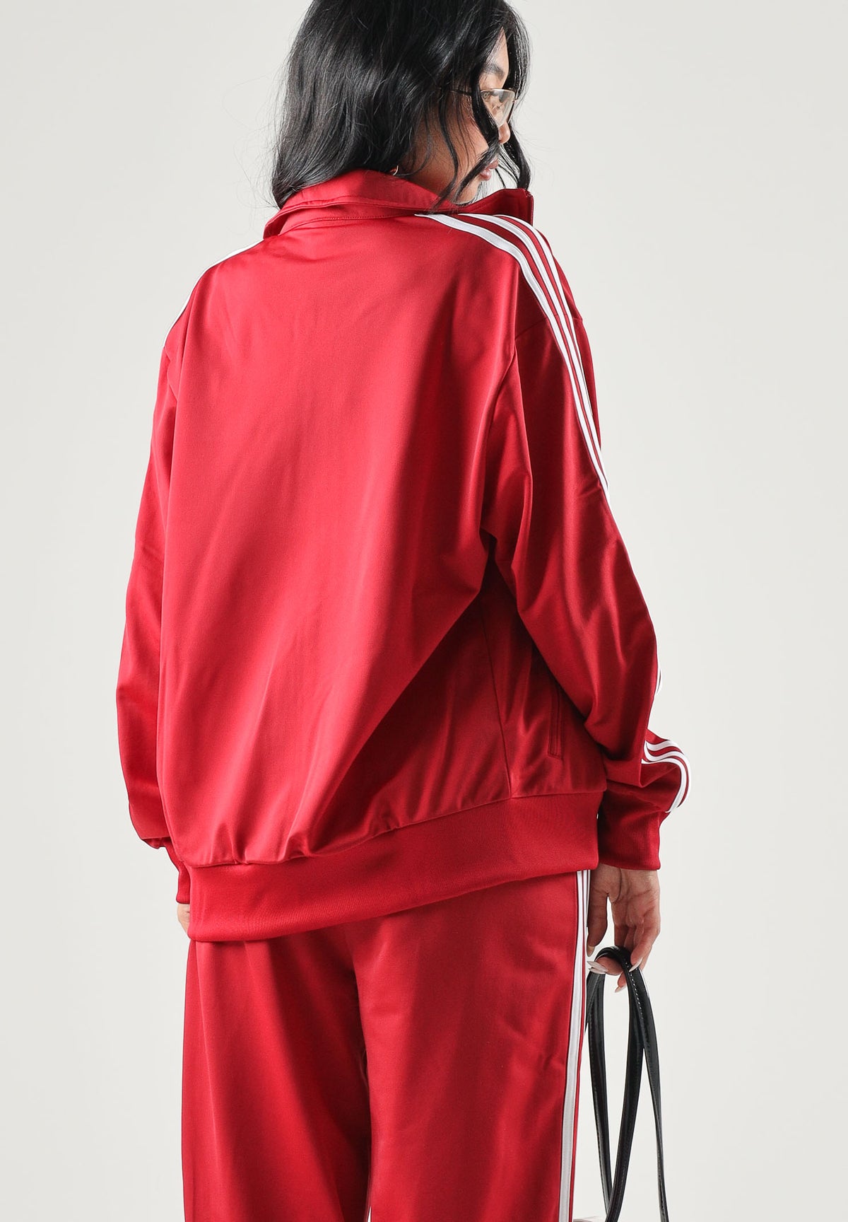ADIDAS ORIGINALS Felpa con zip rossa per donna con colletto alto e iconiche tre strisce bianche. KS4675 . ADIDAS ORIGINALS
