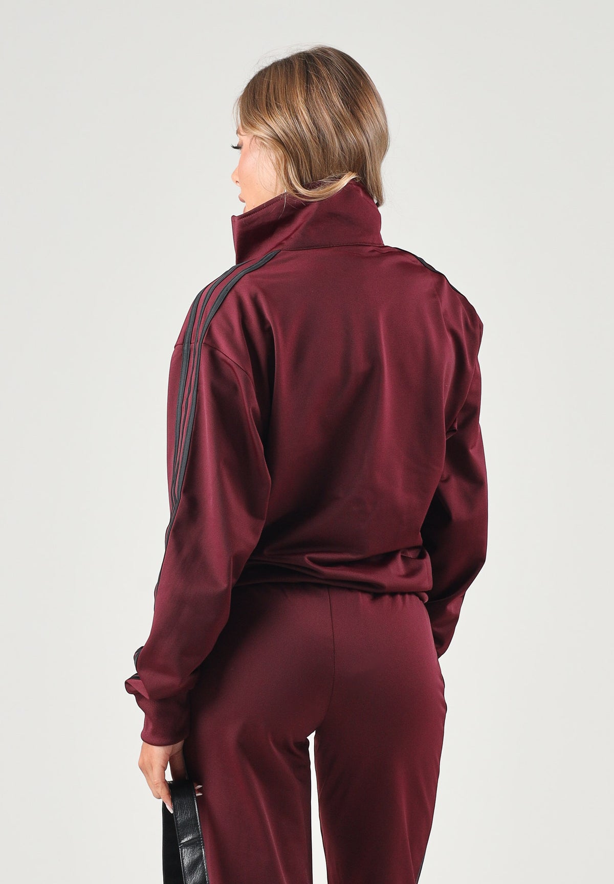 ADIDAS ORIGINALS Felpa con zip maroon-bordeaux per donna con iconiche bande a contrasto. KS4678 . ADIDAS ORIGINALS