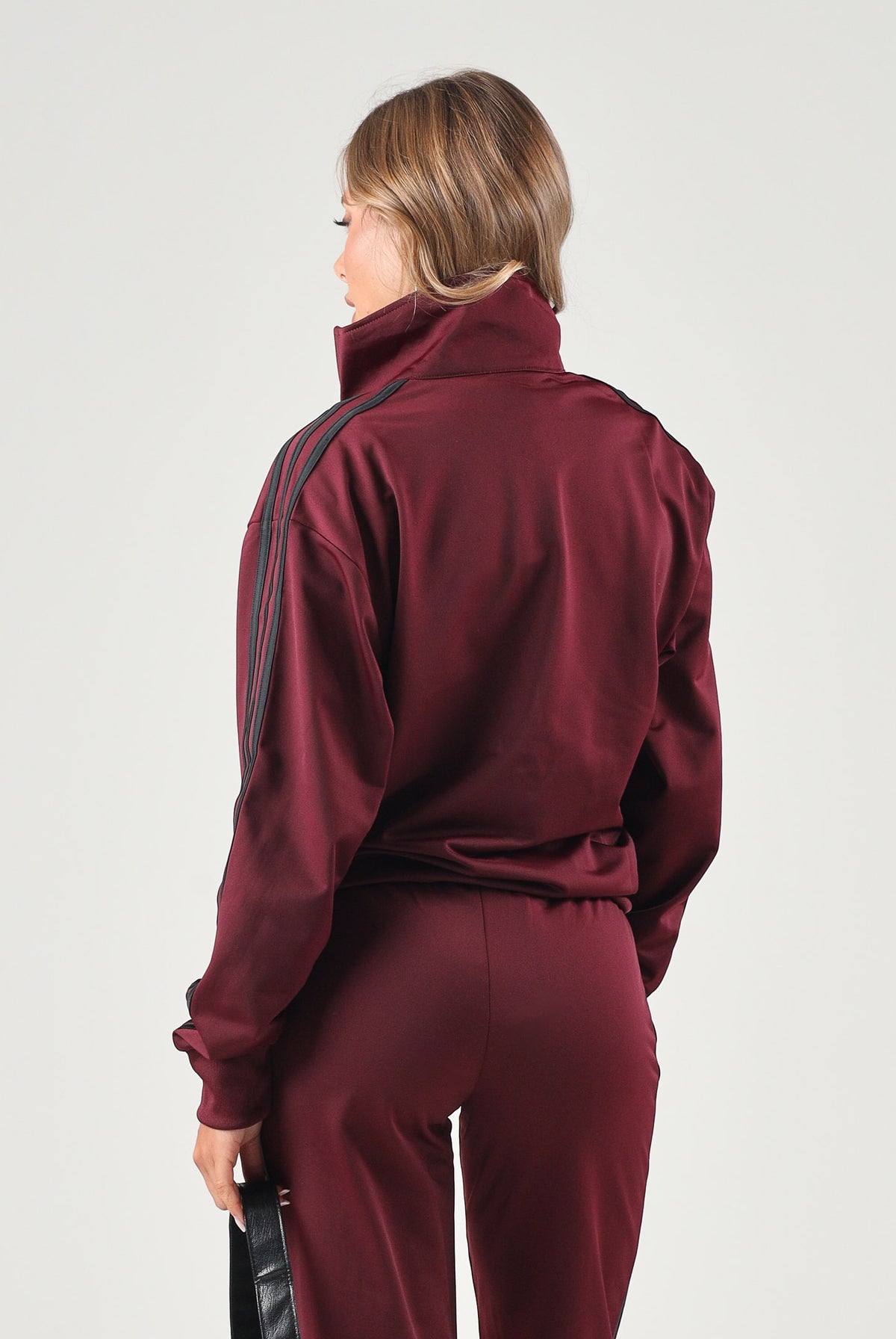 ADIDAS ORIGINALS Felpa con zip maroon-bordeaux per donna con iconiche bande a contrasto. KS4678 . ADIDAS ORIGINALS