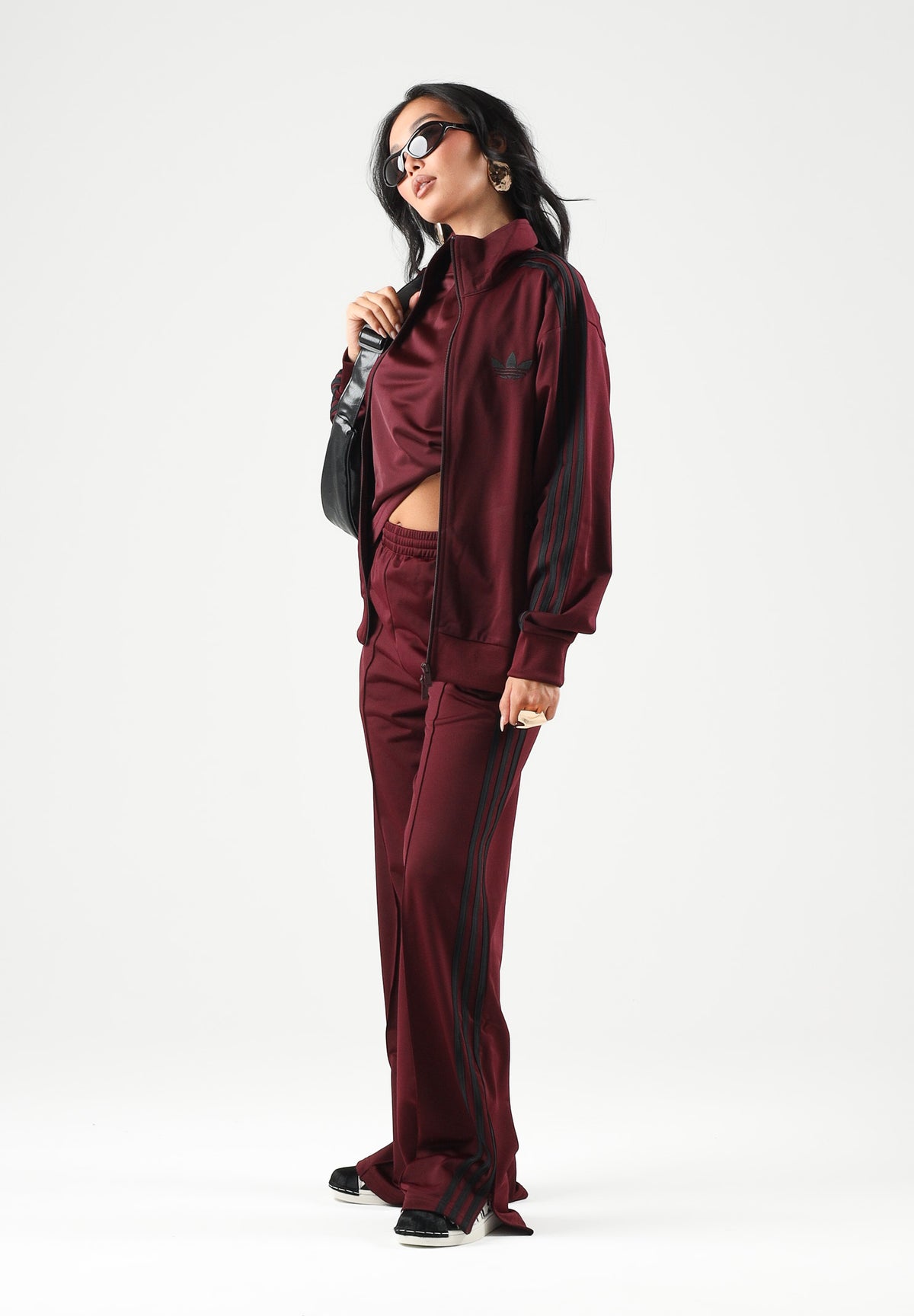 ADIDAS ORIGINALS Felpa con zip FIREBIRD maroon-bordeaux per donna con iconiche bande a contrasto. KS4678 . ADIDAS ORIGINALS