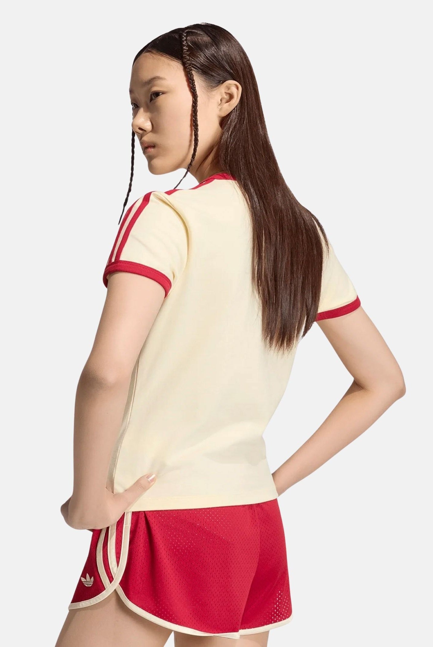 ADIDAS ORIGINALS T-shirt 3 STRIPES SLIM TEE Warm Vanilla crema e rossa da donna con iconiche 3-Stripes KS4780 . ADIDAS ORIGINALS