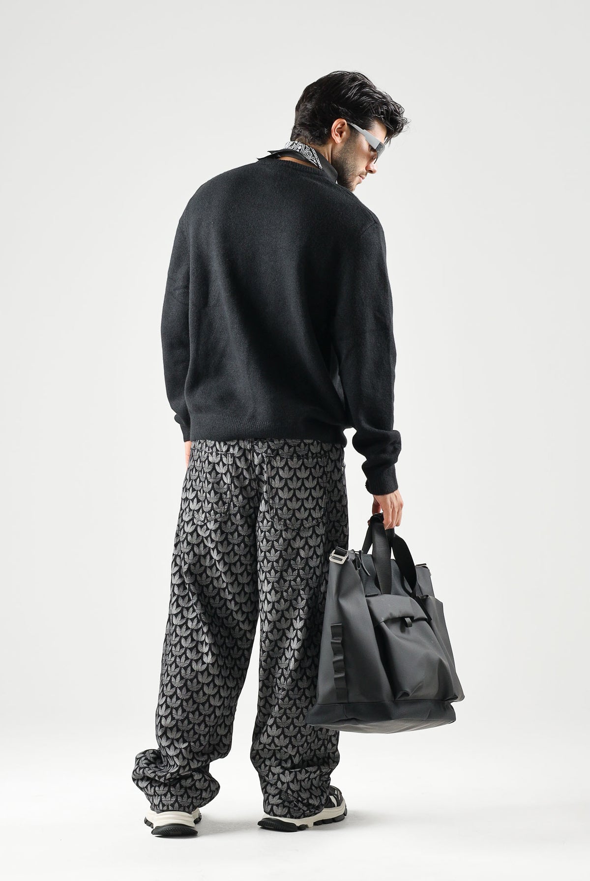 ADIDAS ORIGINALS Maglione girocolloTREFOIL ESSENTIALS FULLY nero per uomo e donna con logo iconico KS4891 . ADIDAS ORIGINALS