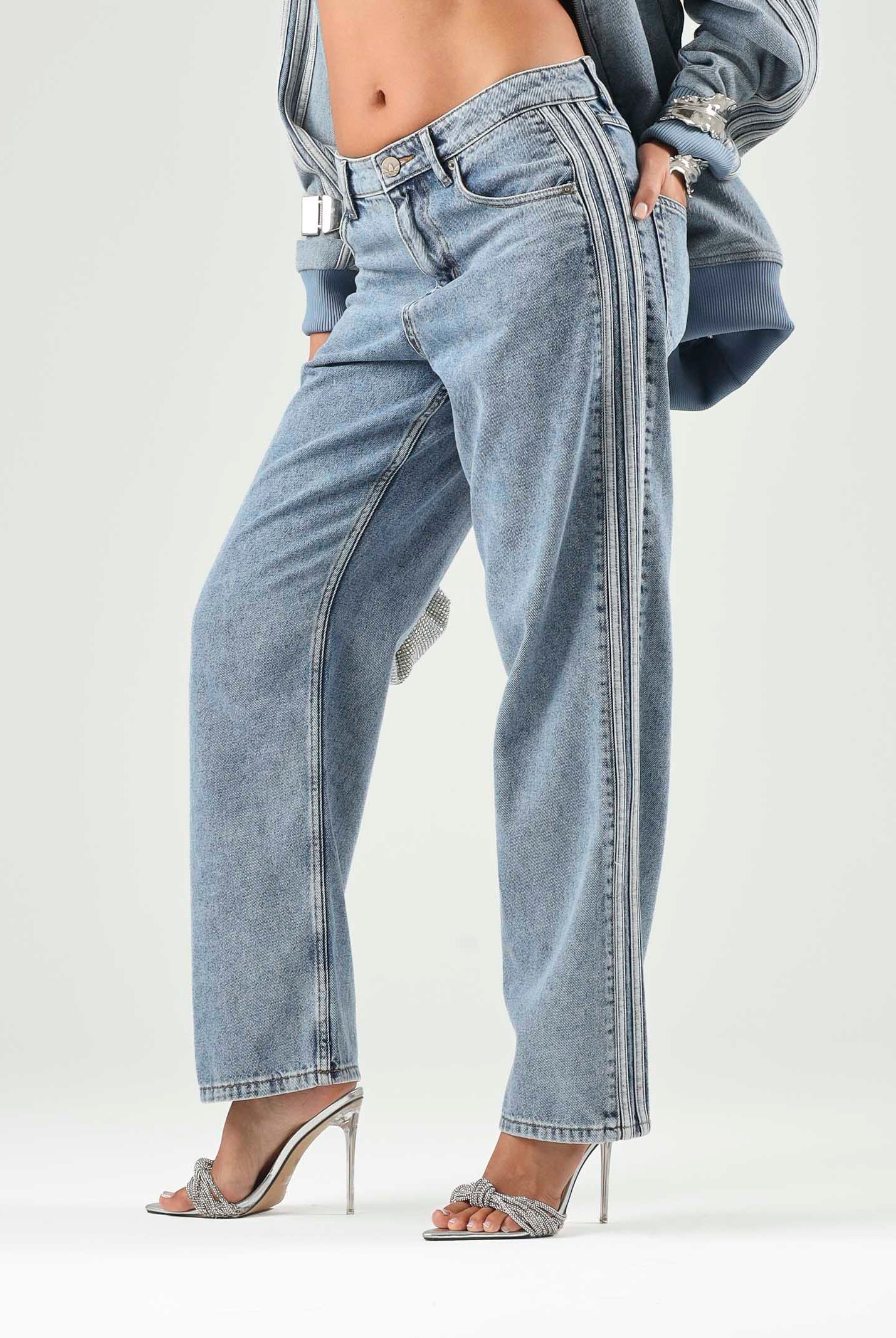 ADIDAS ORIGINALS Jeans FIREBIRD ADICOLOR DENIM worn blue-celeste chiaro per uomo e donna con iconche 3-stripes KS4966 . ADIDAS ORIGINALS