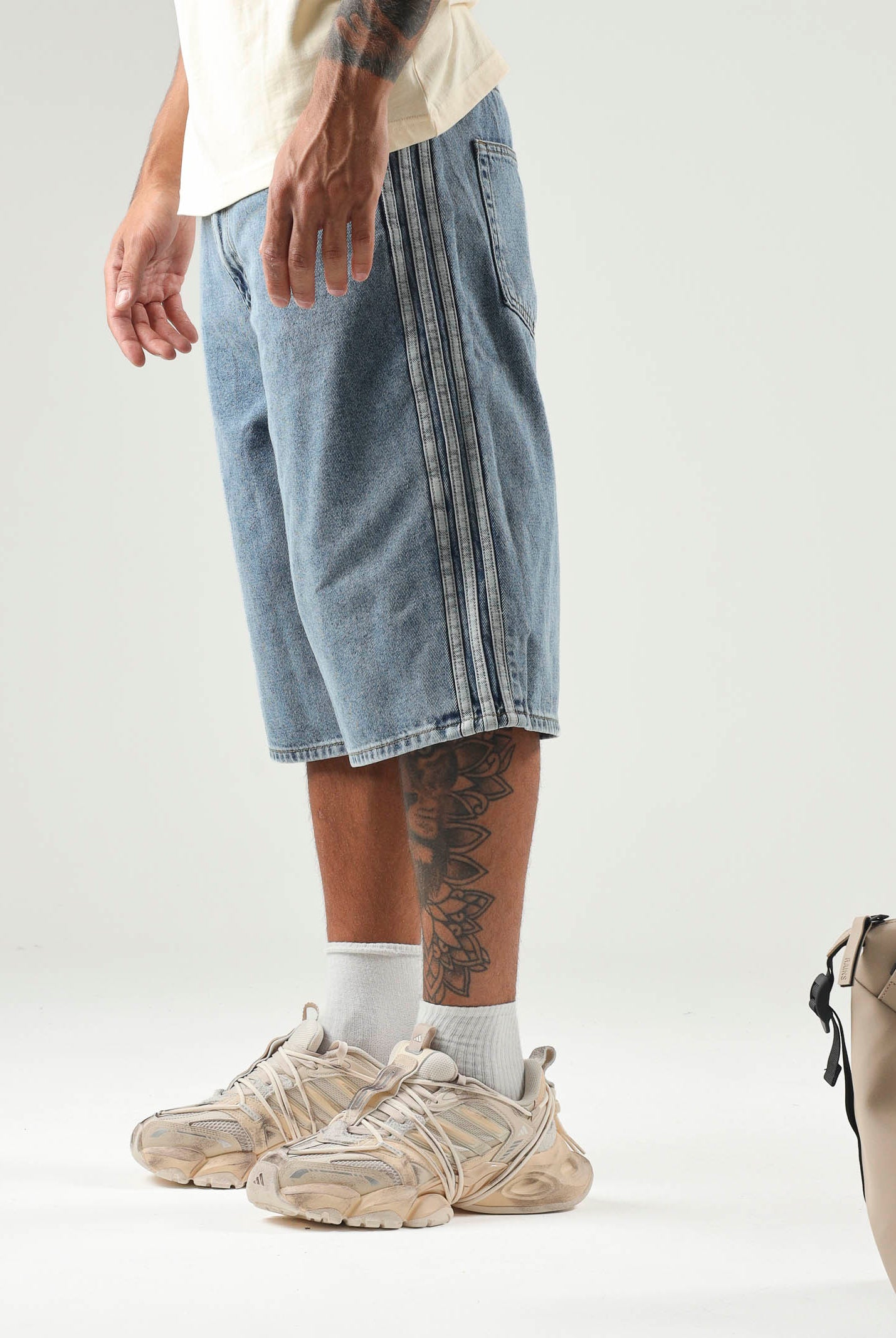 ADIDAS ORIGINALS Shorts FIREBIRD MID-RISE light-blu da uomo con iconiche 3-Stripes KS4975 . ADIDAS ORIGINALS
