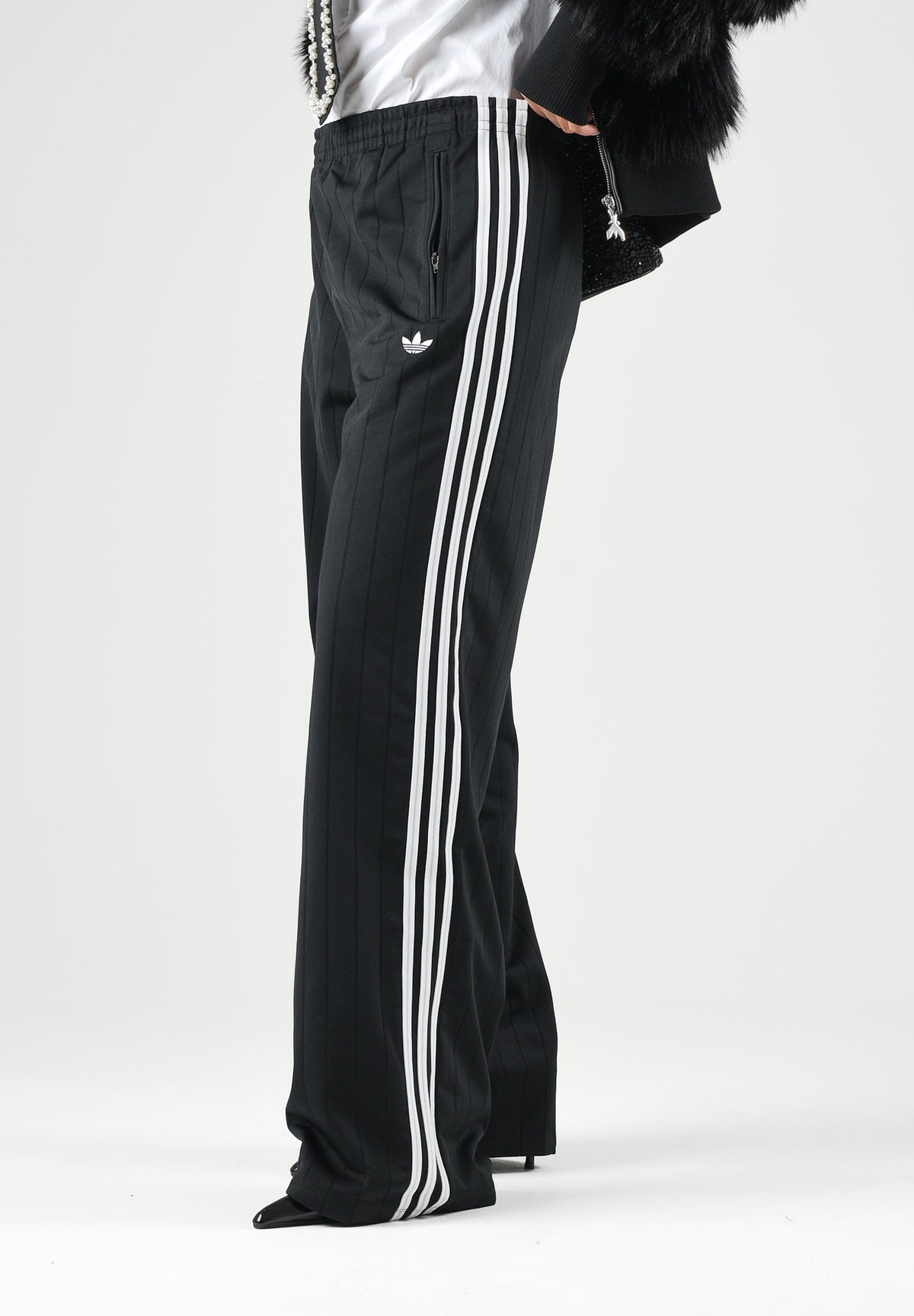 ADIDAS ORIGINALS Pantaloni PINSTRIPE FIREBIRD nero da donna con motivo gessato KS6787 . ADIDAS ORIGINALS