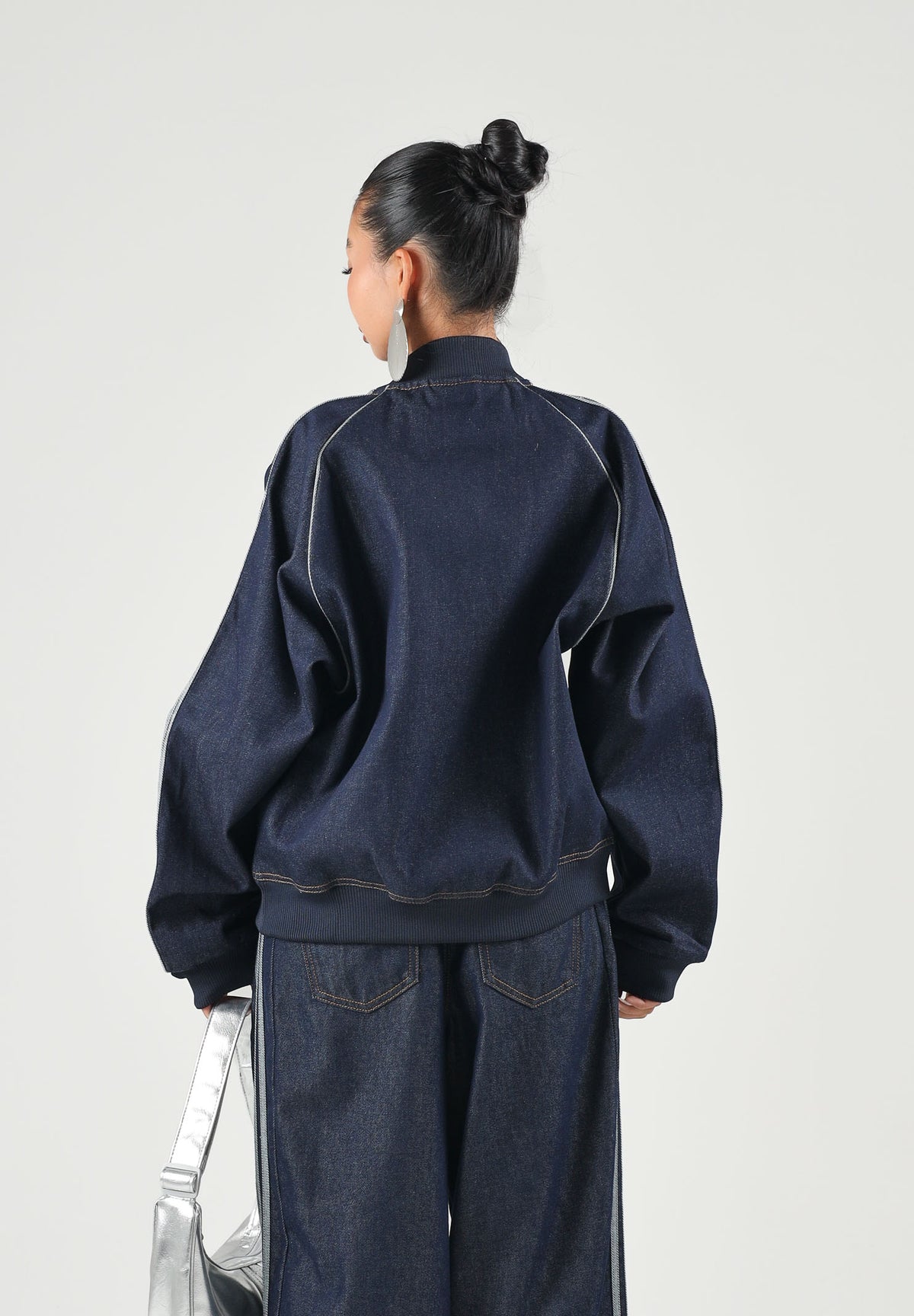 ADIDAS ORIGINALS Giubbotto di jeans SST ADICOLOR DENIM blu per uomo e donna , con iconiche 3-Stripes KS6926 . ADIDAS ORIGINALS