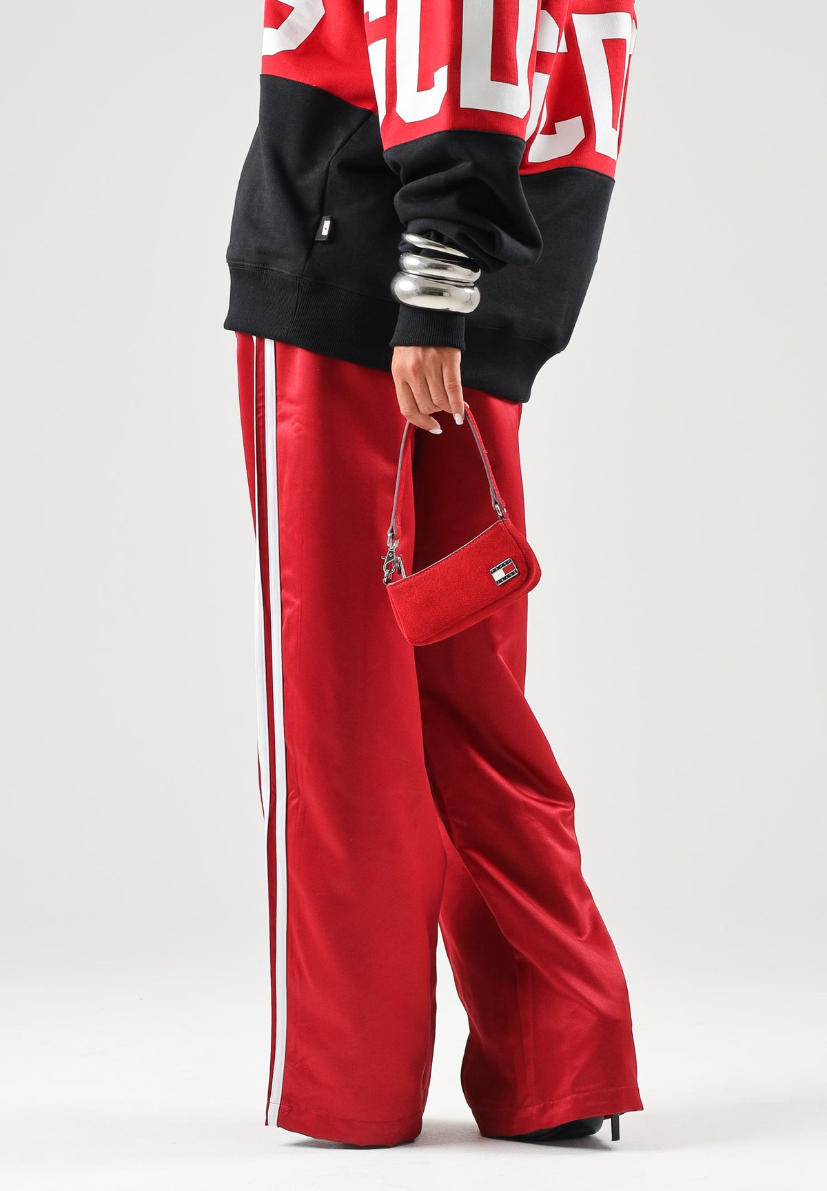 ADIDAS ORIGINALS Pantaloni WIDE LEG rosso per donna con coulisse in vita e bande laterali bianche. KS7338 . ADIDAS ORIGINALS