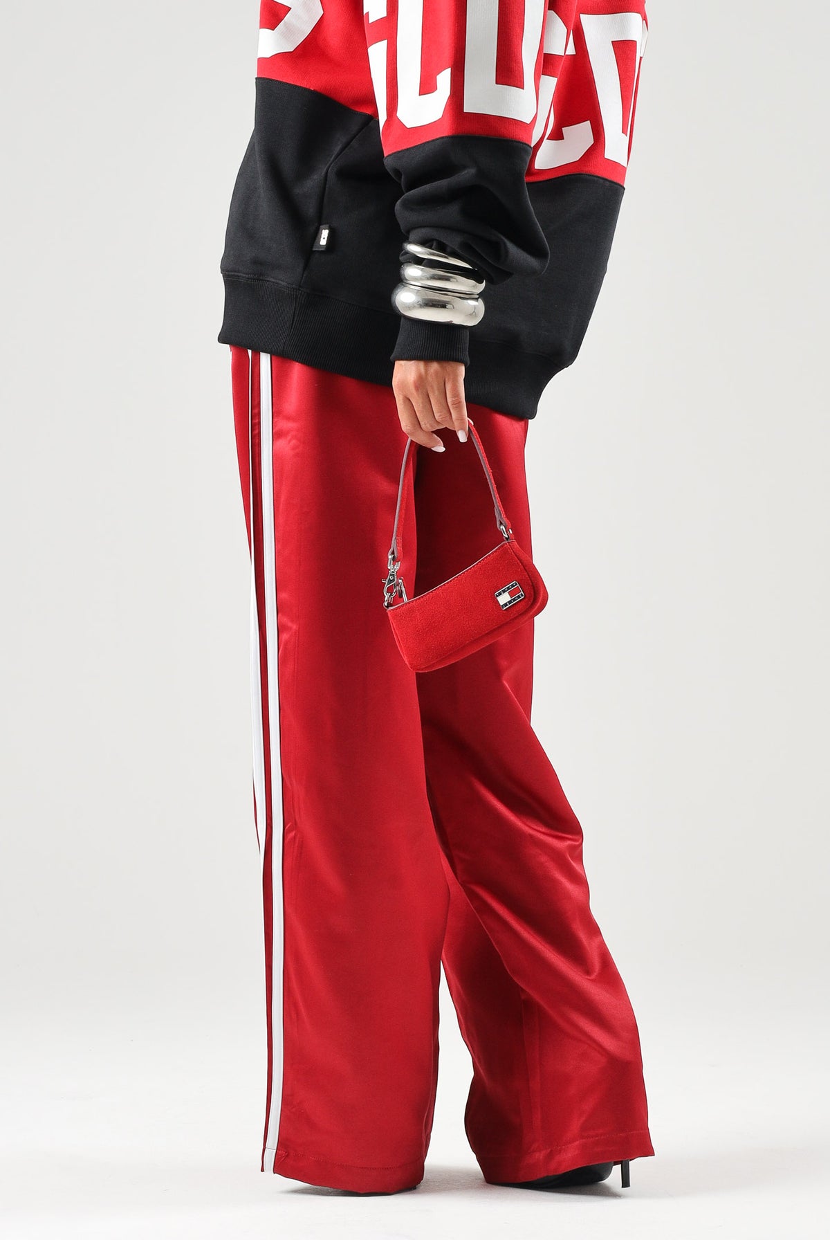ADIDAS ORIGINALS Pantaloni WIDE LEG rosso per donna con coulisse in vita e bande laterali bianche. KS7338 . ADIDAS ORIGINALS