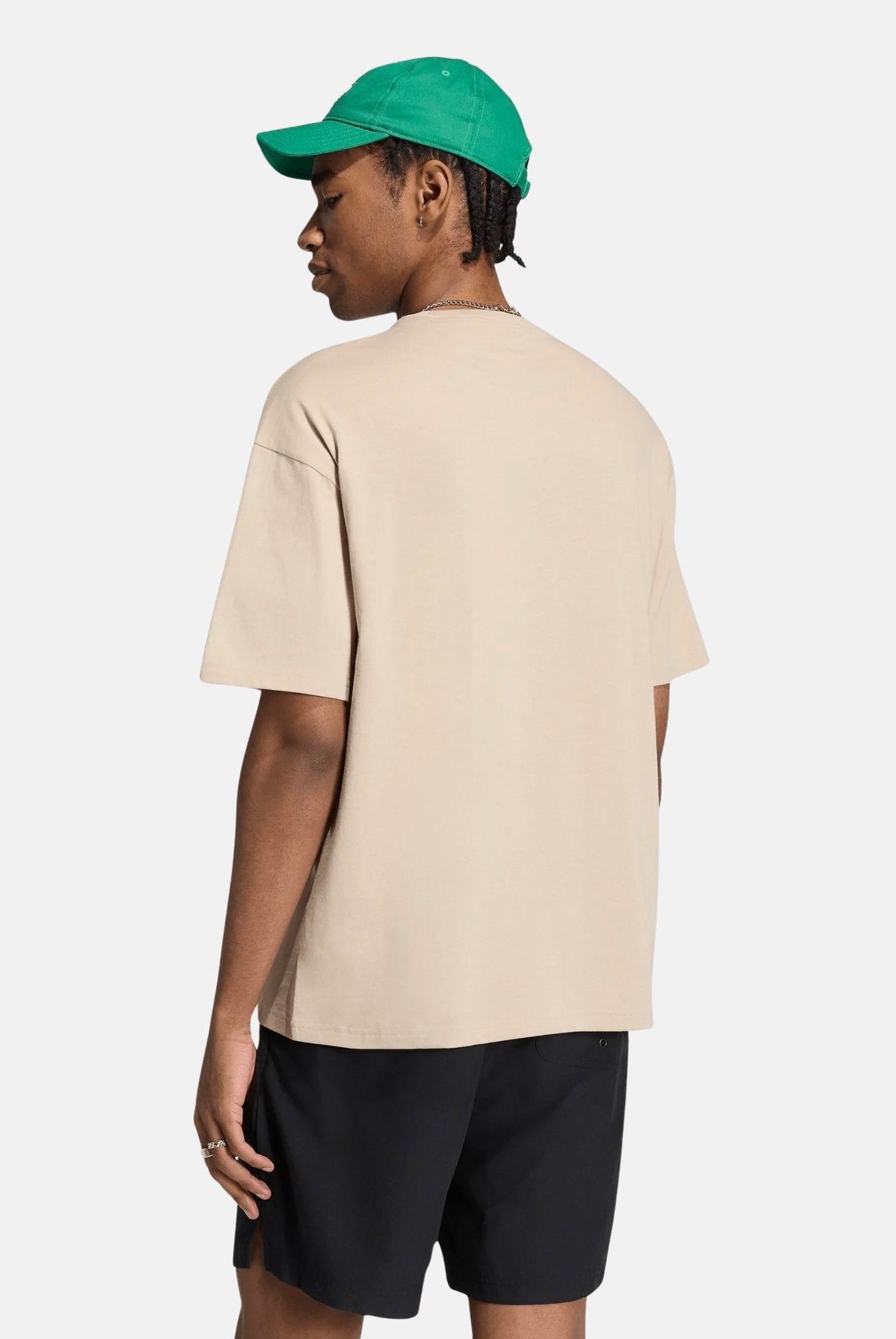 ADIDAS ORIGINALS T-shirt TREFOIL ESSENTIALS LOOSE Khaki Three beige da uomo con logo iconico laterale KS7393 . ADIDAS ORIGINALS