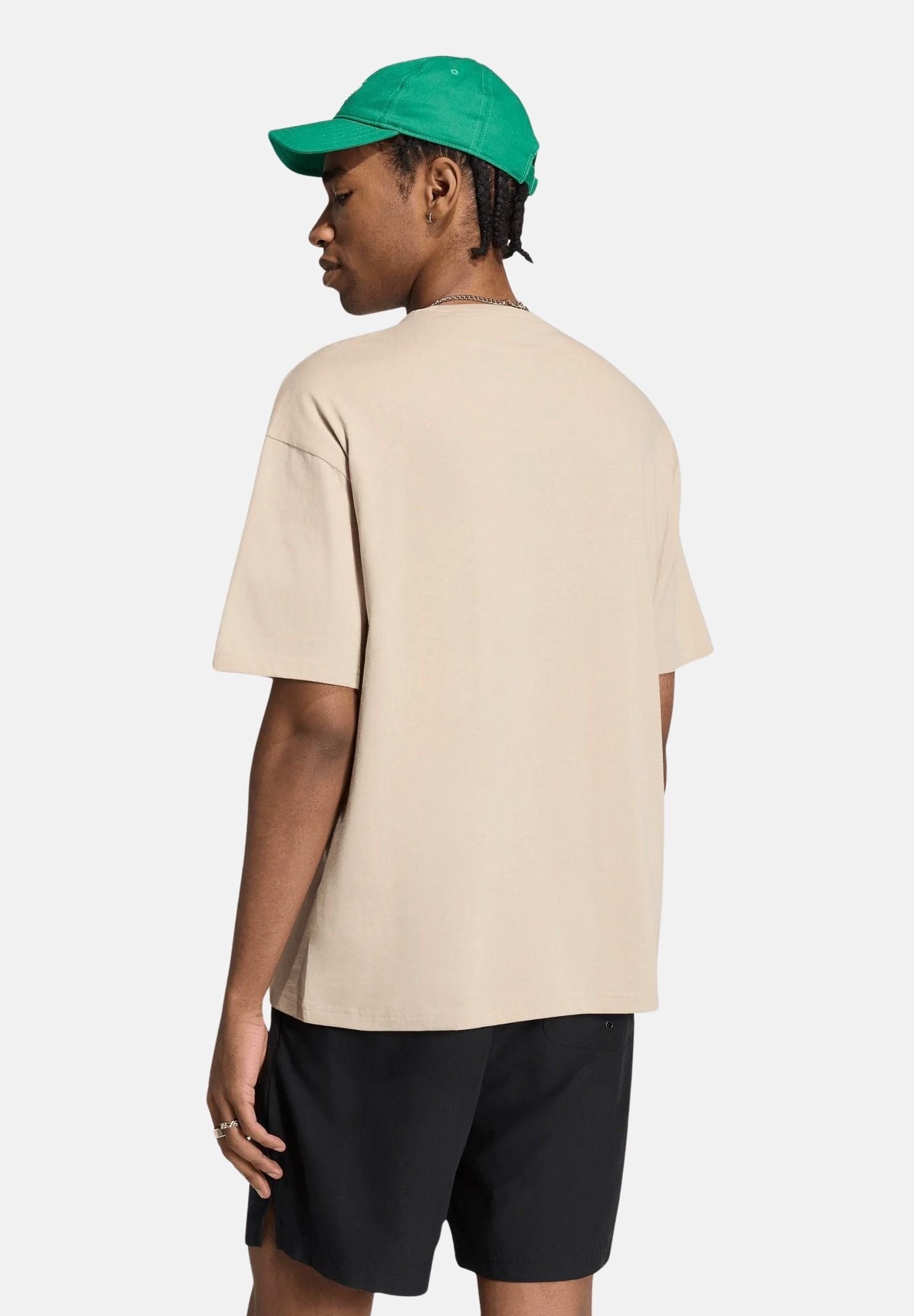 ADIDAS ORIGINALS T-shirt TREFOIL ESSENTIALS LOOSE Khaki Three beige da uomo con logo iconico laterale KS7393 . ADIDAS ORIGINALS