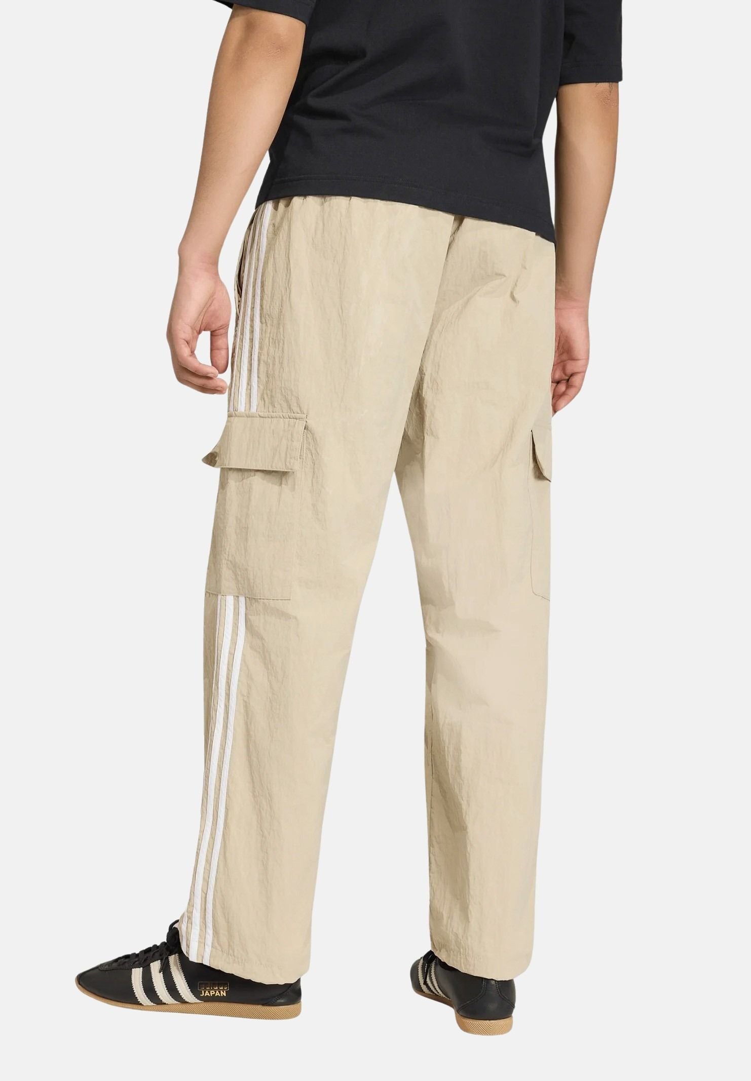 ADIDAS ORIGINALS Pantaloni ADICOLOR CLASSICS beige da uomo con tasche cargo. KS7402 . ADIDAS ORIGINALS