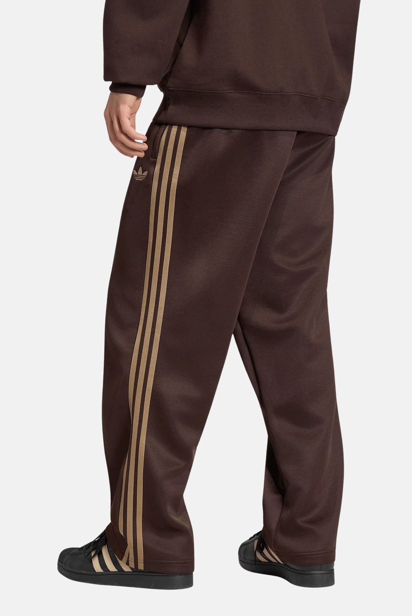 ADIDAS ORIGINALS Pantaloni ADICOLOR SPACER Aurora Coffee da uomo con iconiche 3-stripes KS7432 . ADIDAS ORIGINALS