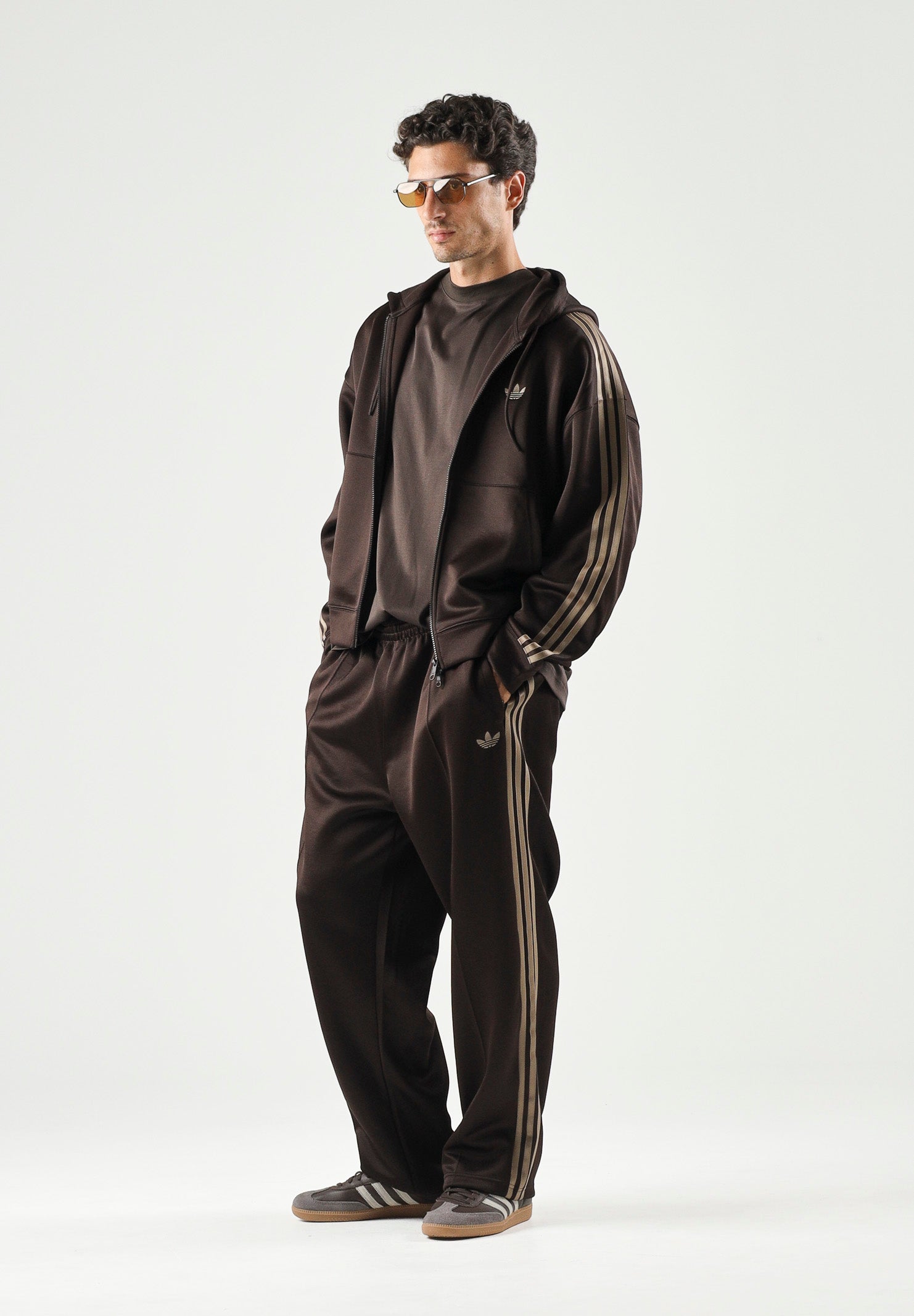 ADIDAS ORIGINALS Pantaloni ADICOLOR SPACER Aurora Coffee da uomo con iconiche 3-stripes KS7432 . ADIDAS ORIGINALS